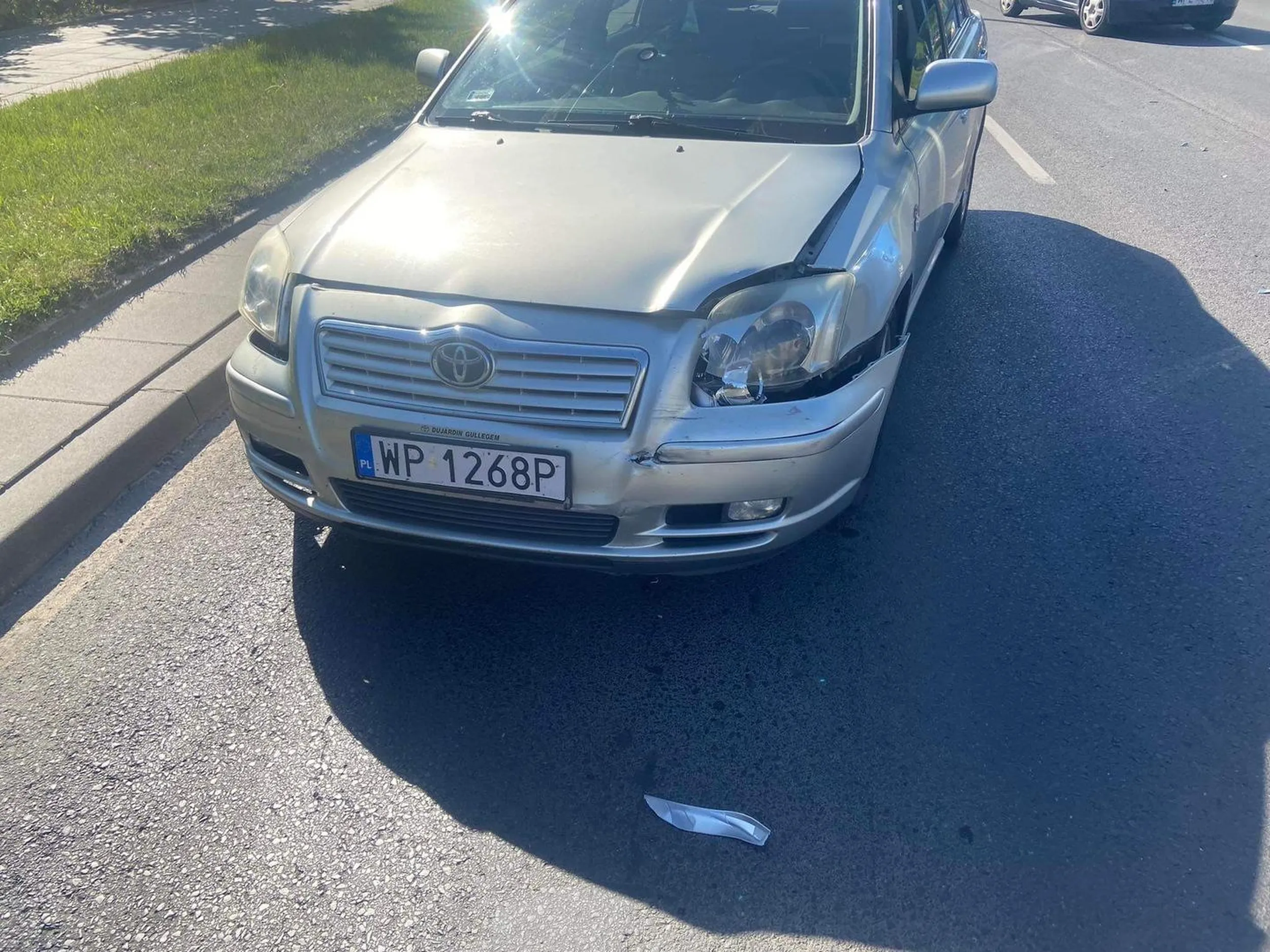 Szaleniec nie umiał wyhamować i walnął.