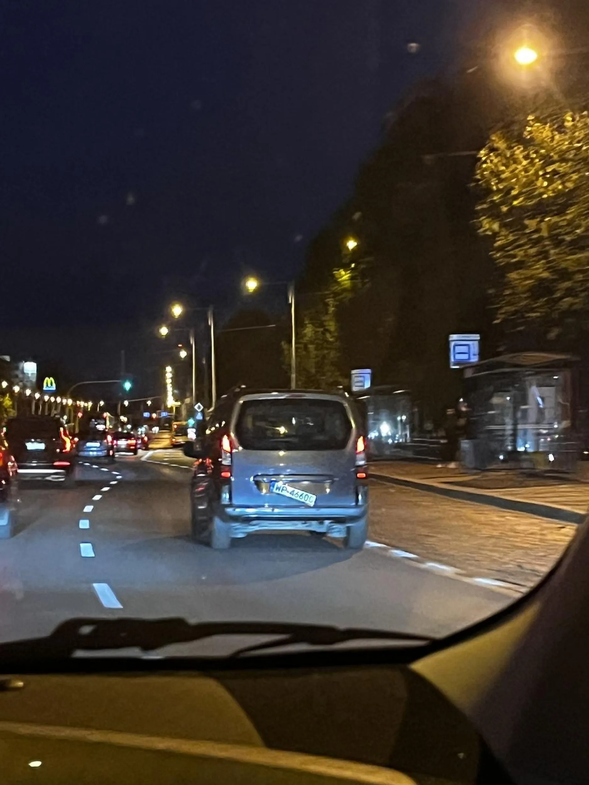 bo pani rejestracja odpadła niech pani przykręci ja z powrotem