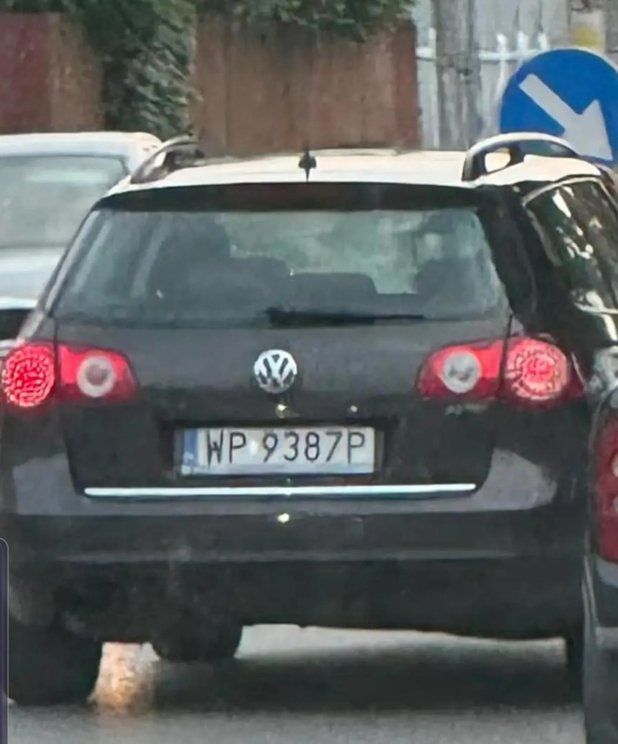 Prymitywne dresy jeżdżą po Ursusie z otwartymi drzwiami i obrażają ludzi dla zabawy.