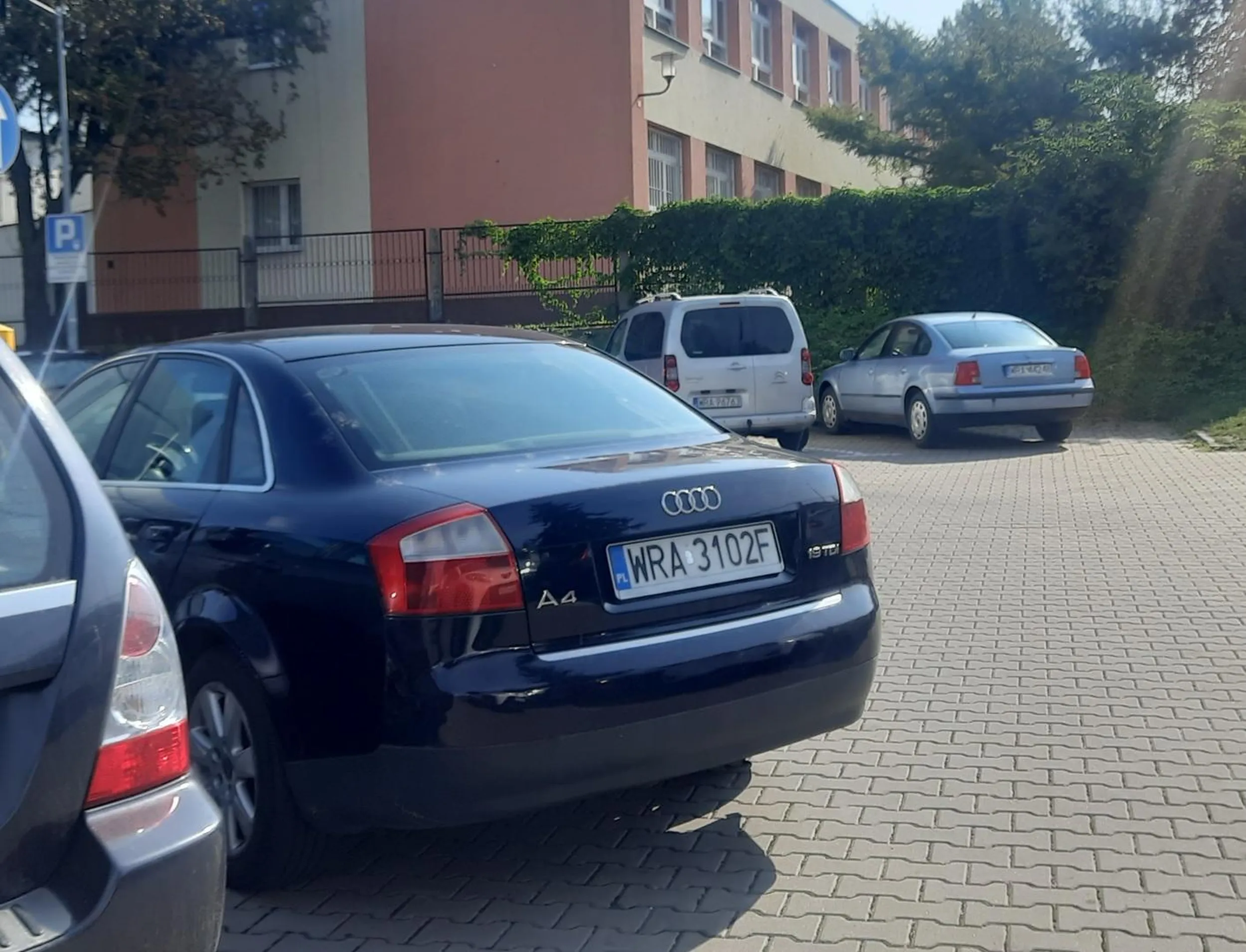 Parkuję dostawkę żeby zablokować przejazd. Brak myślenia, ale ma audi czy stan umysłu