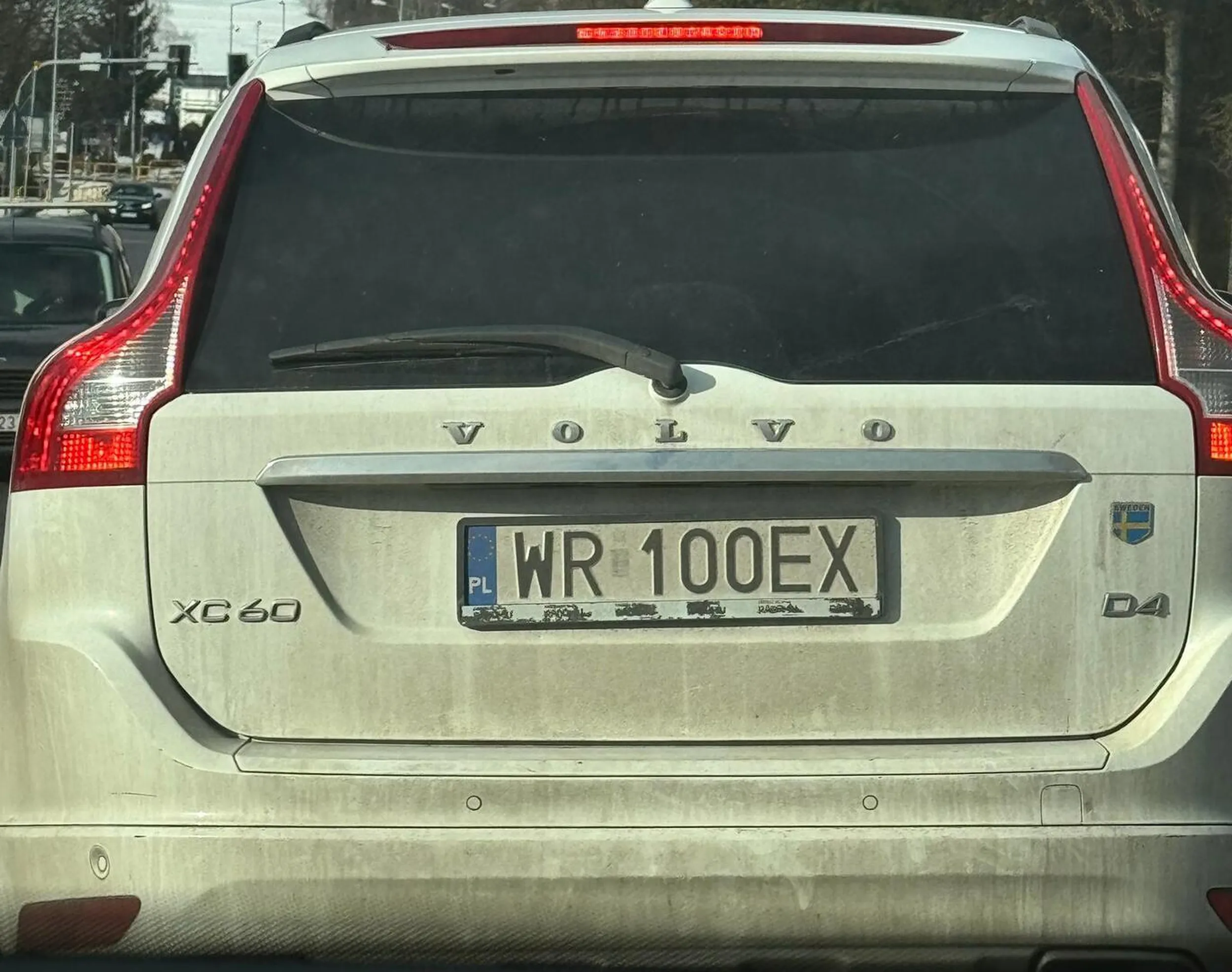 Szanowni państwo proszę uważać bardzo agresywny cham z Radomia wyzywa ludzi na ulicy !!!