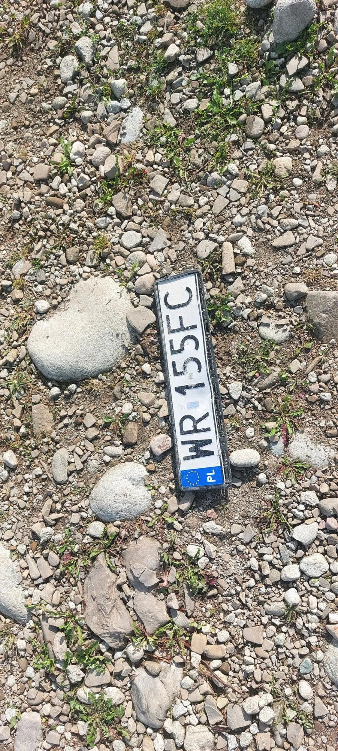 Tablica znaleziona nad rzeką w Czarnej Górze - powiat Tatrzański