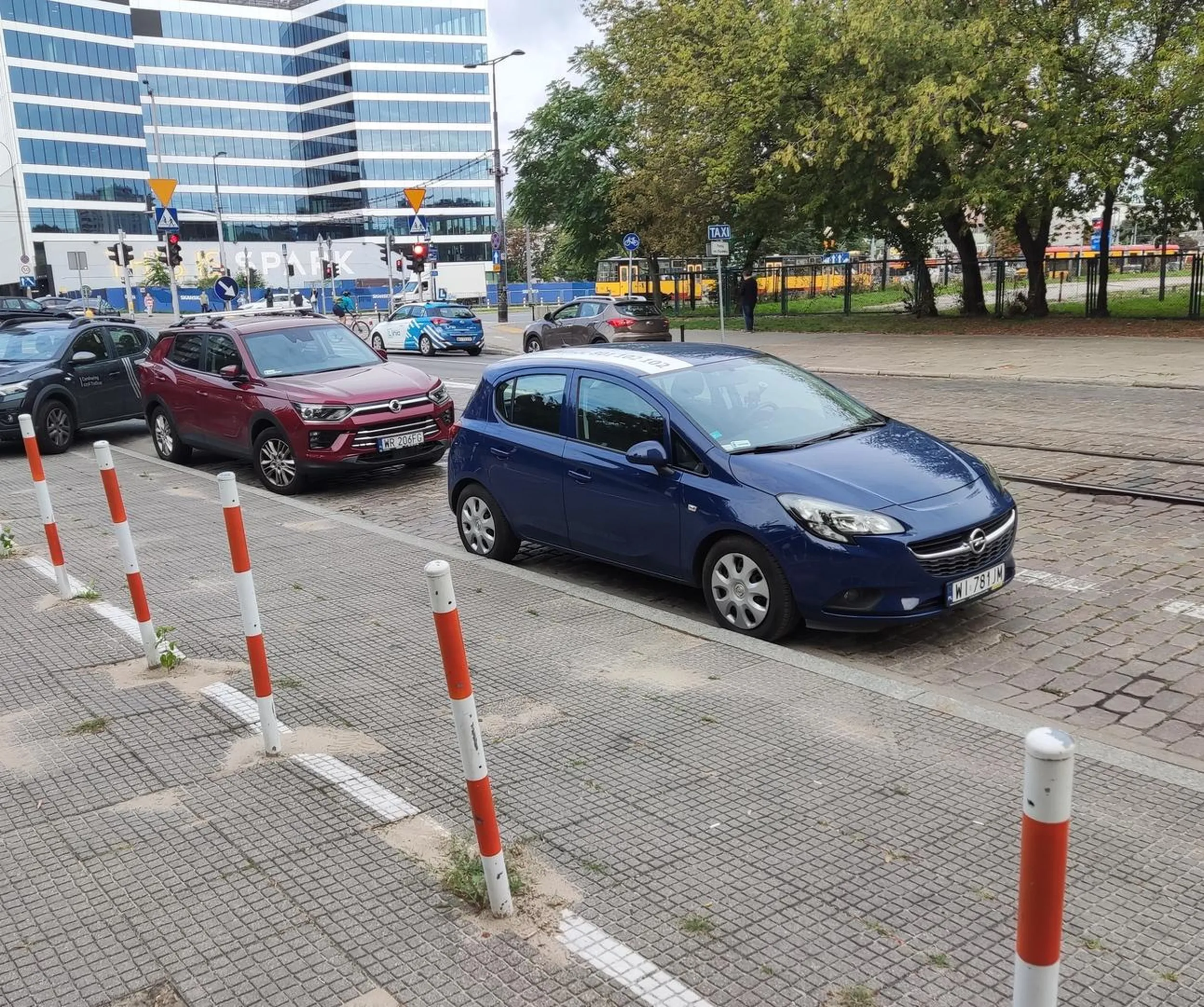 Zajmuje 2 miejsca, nie wie co określa tabliczka T-30.