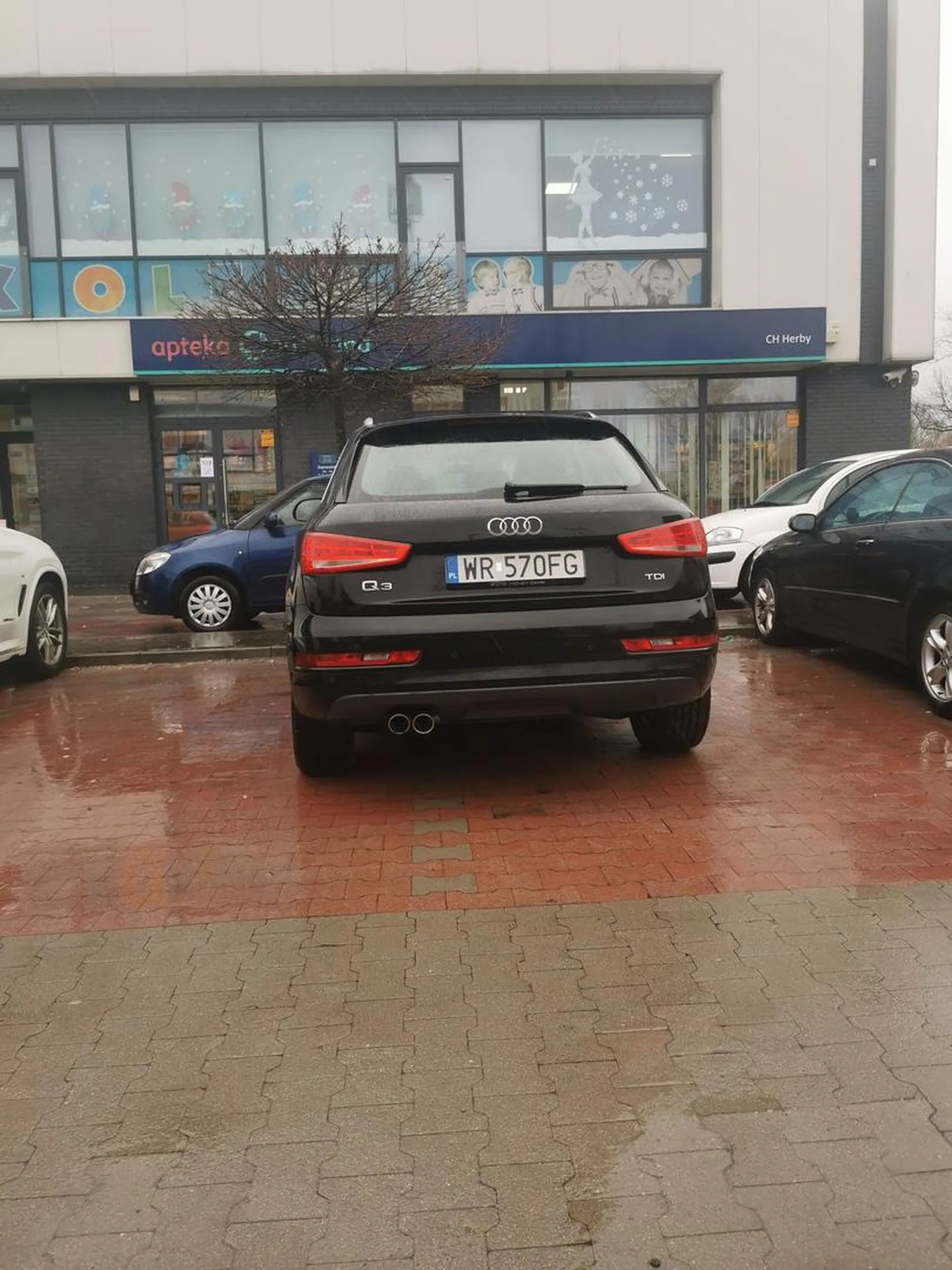 Gdyby to było po zmroku to warchoł by stał na kapciach