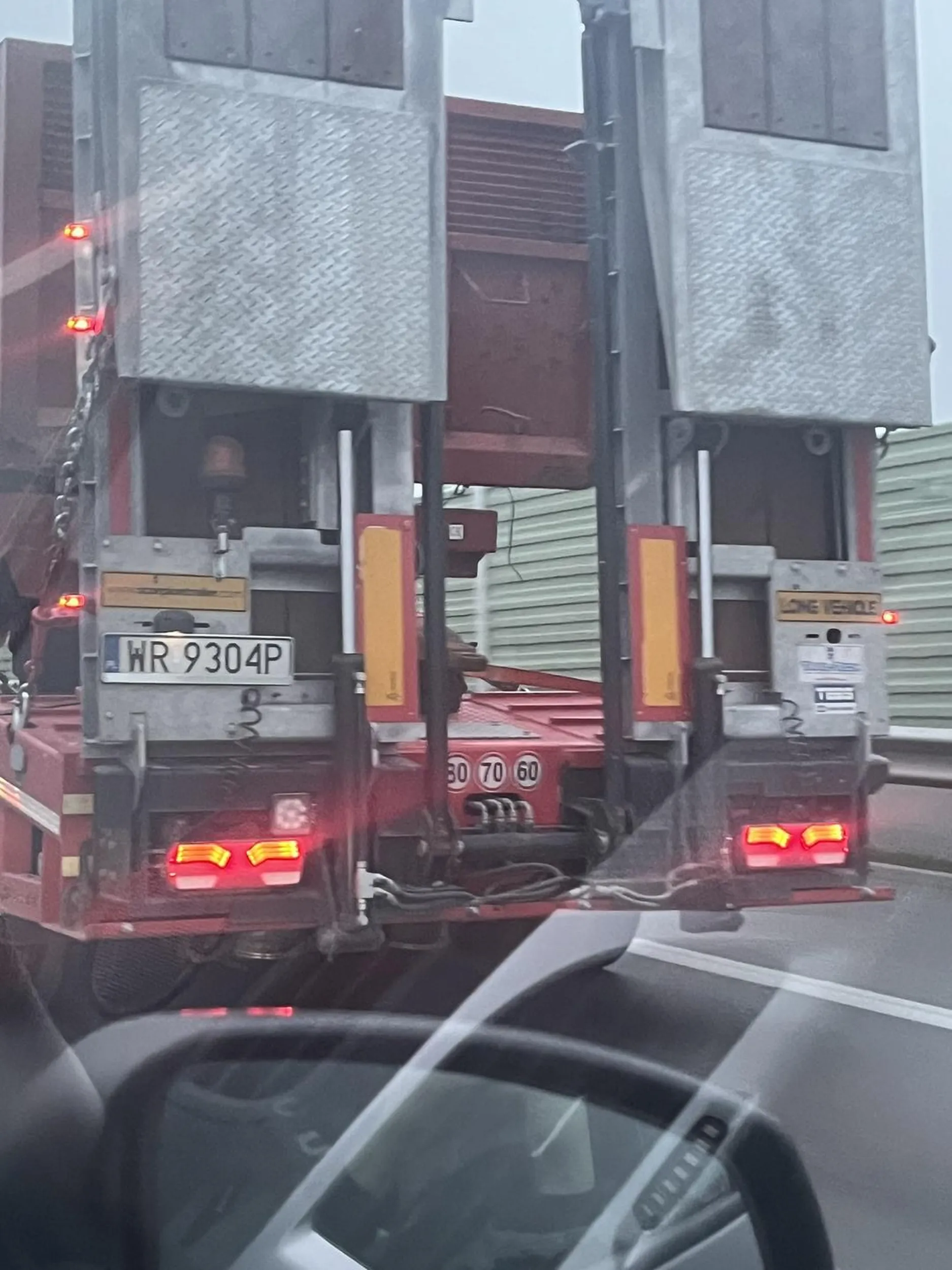 Prawie nas zabił 20 min temu. W ostatniej chwili postanowił zmienić na lewy na ekspresówce… przesiądź się w pociąg głąbie