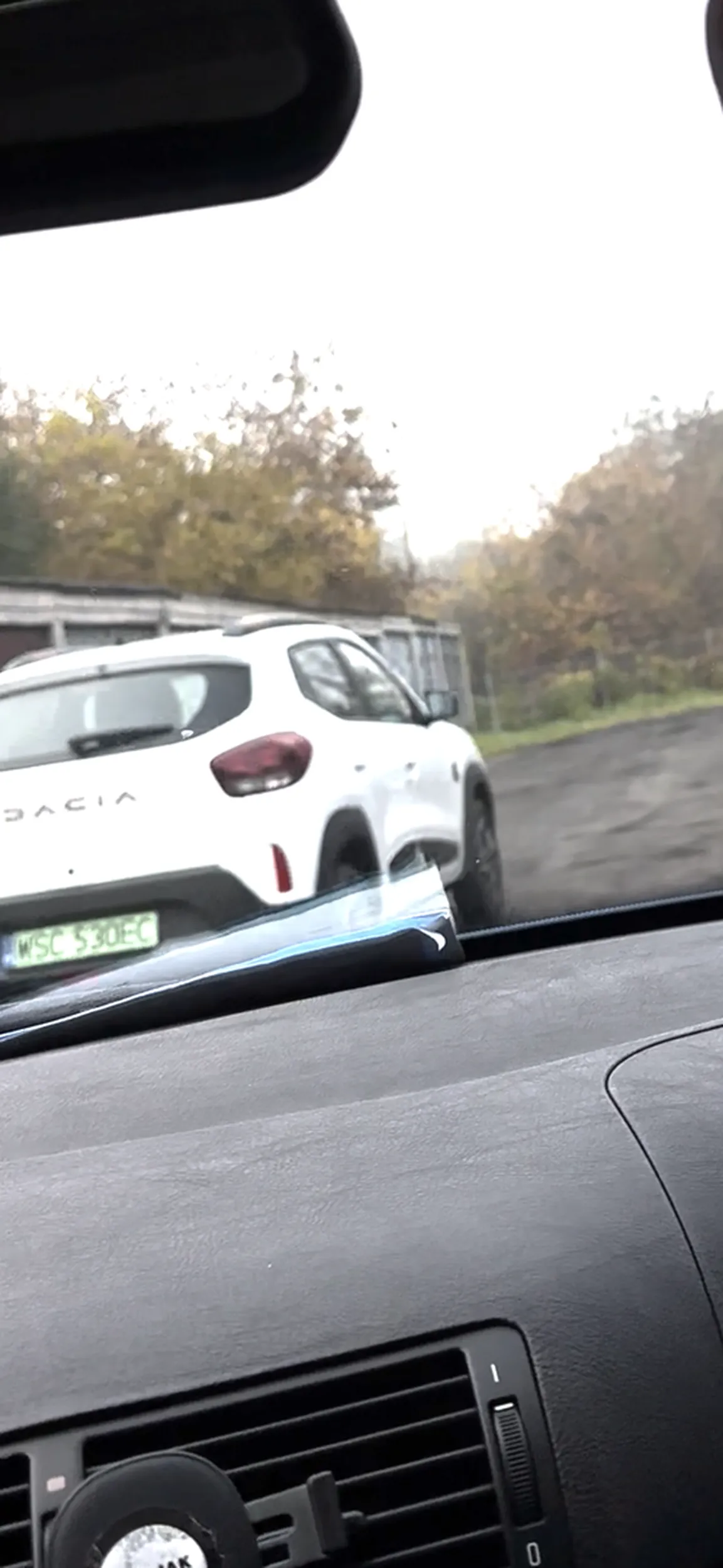 Uwaga ⚠️ nie bezpieczny kierowca dodaje gazu podczas wyprzedania, po czym podjeżdża i mówi że ma nagranie jak go wyprzedzałem była niebezpieczna sytuacja i że zgłosi to na policję, podejrzany jest również o kradzież narzędzi z garażu ⚠️⚠️⚠️