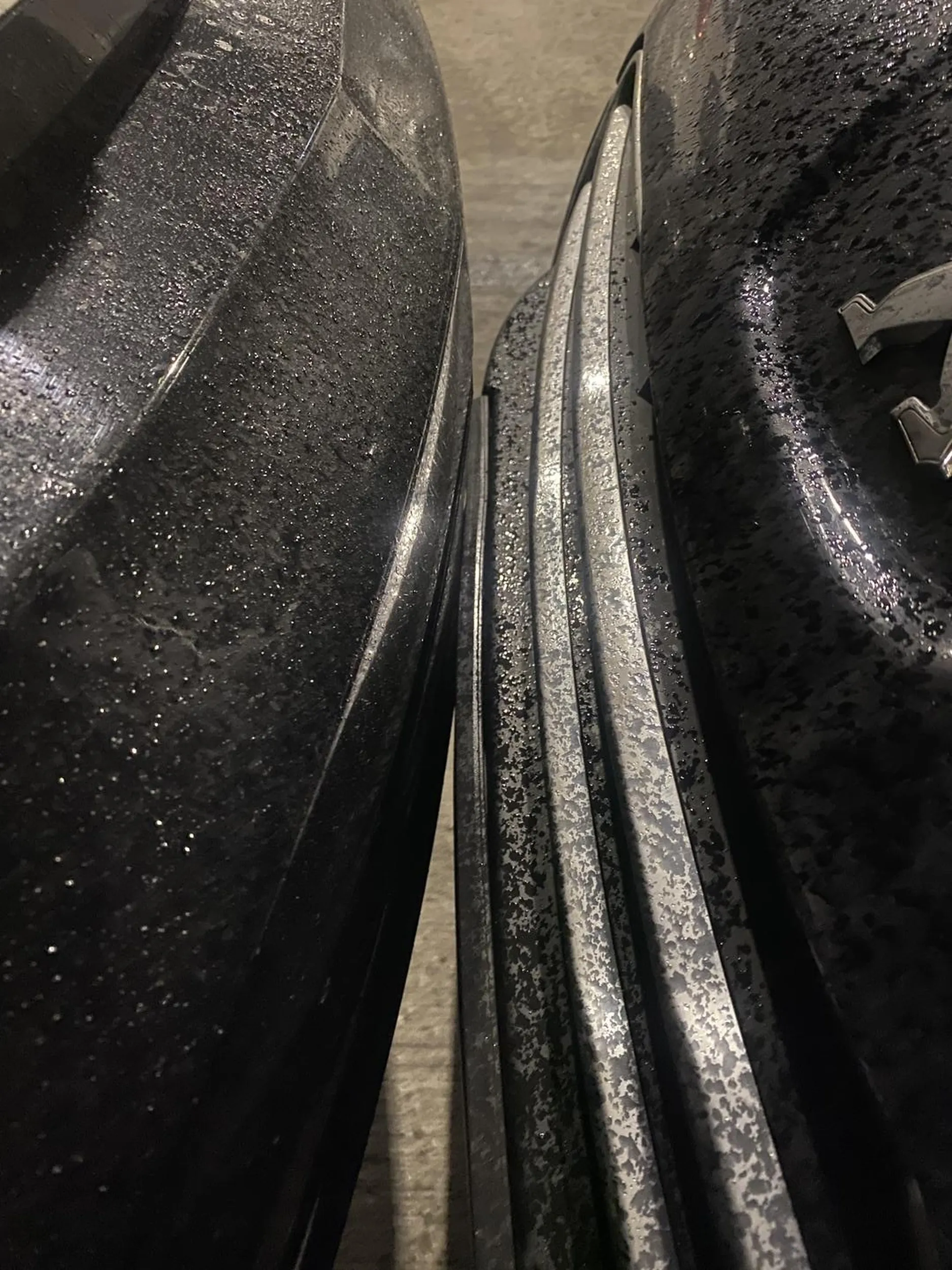 Polecałbym nauczyć się jeździć albo zainwestować w czujniki parkowania bo widzę że nie byłem pierwszy stuknięty na parkingu