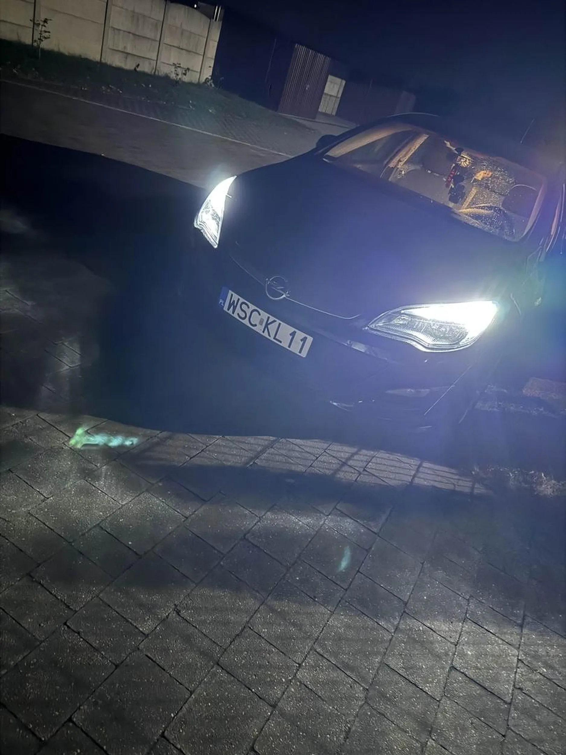 lubi Duże penisy i jest czarny