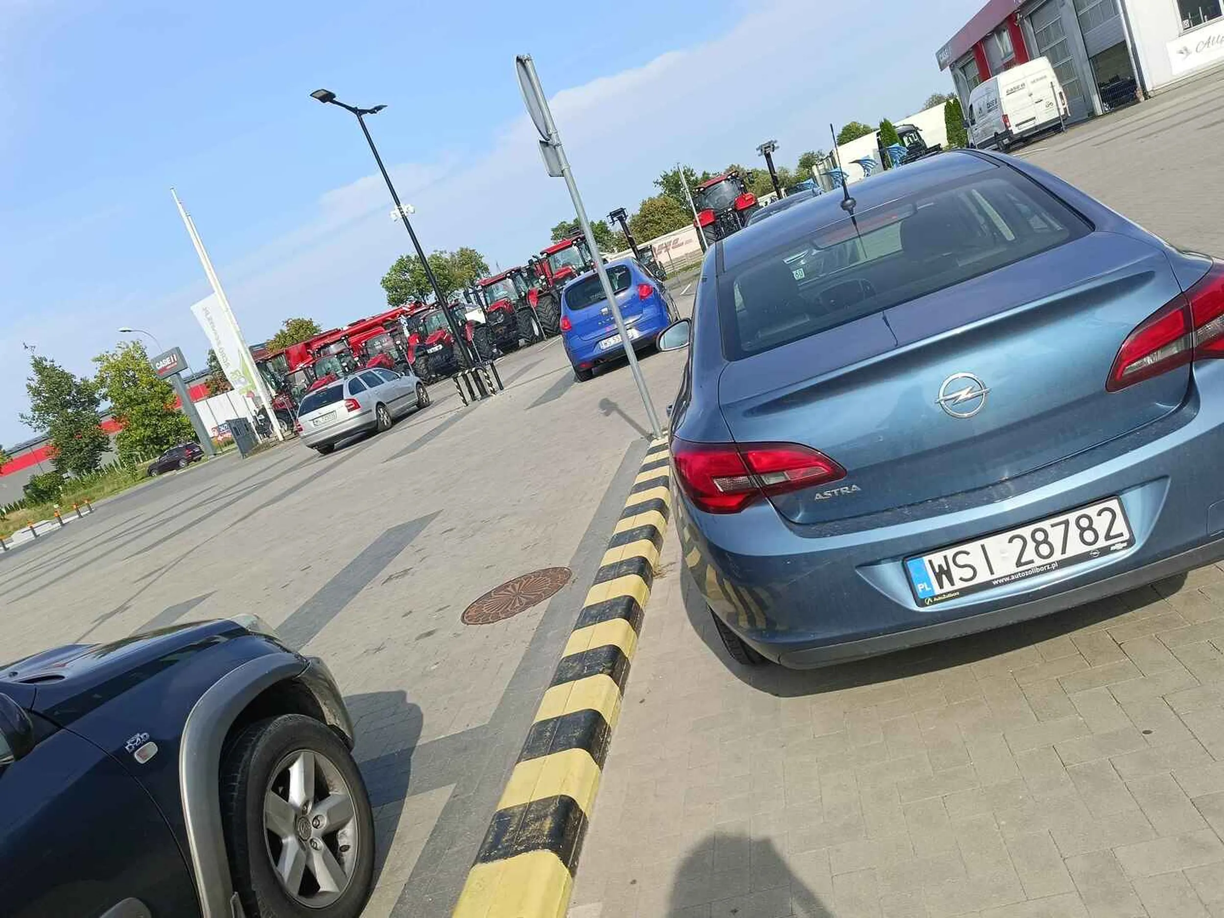 Pani prawie mnie potrąciła i zaparkowała jak jakaś święta