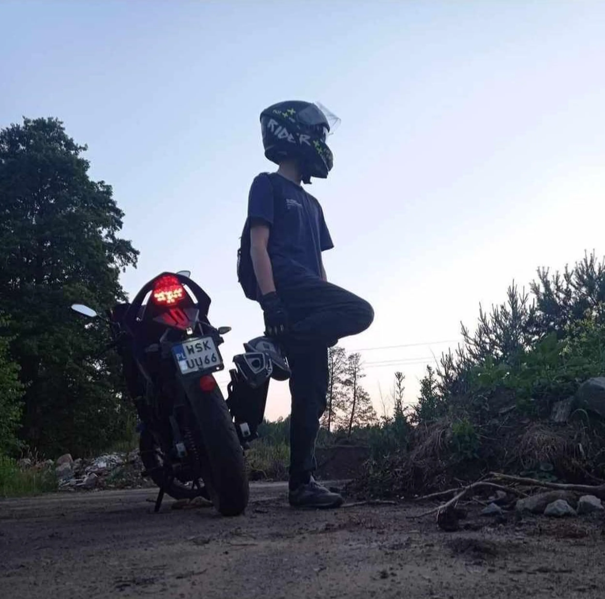 Jeśli spotkasz tego mężczyznę uciekaj! Jest niebezpieczny.