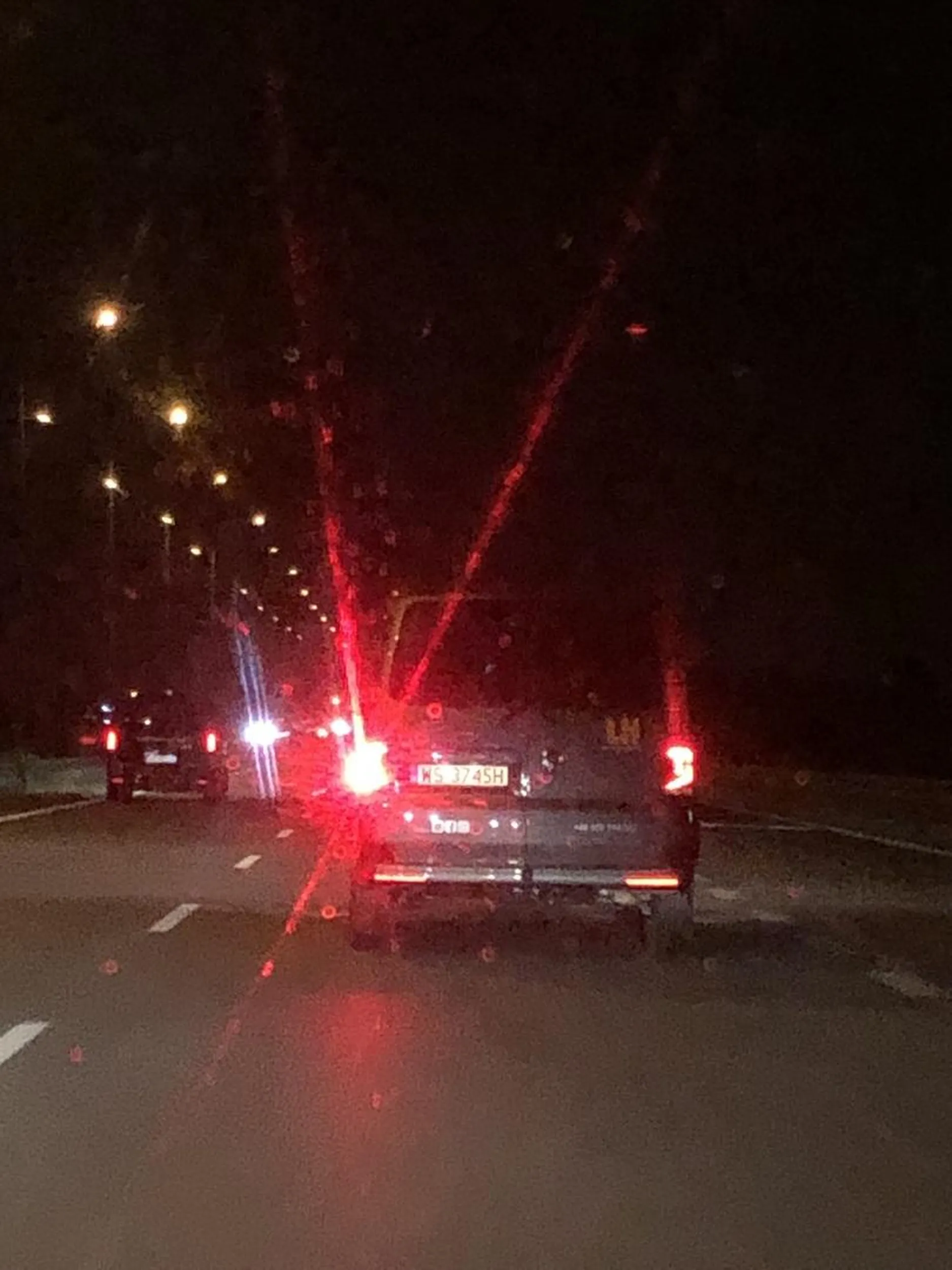 Naucz się korzystać cymbale ze światła przeciwmgłowego z tyłu....