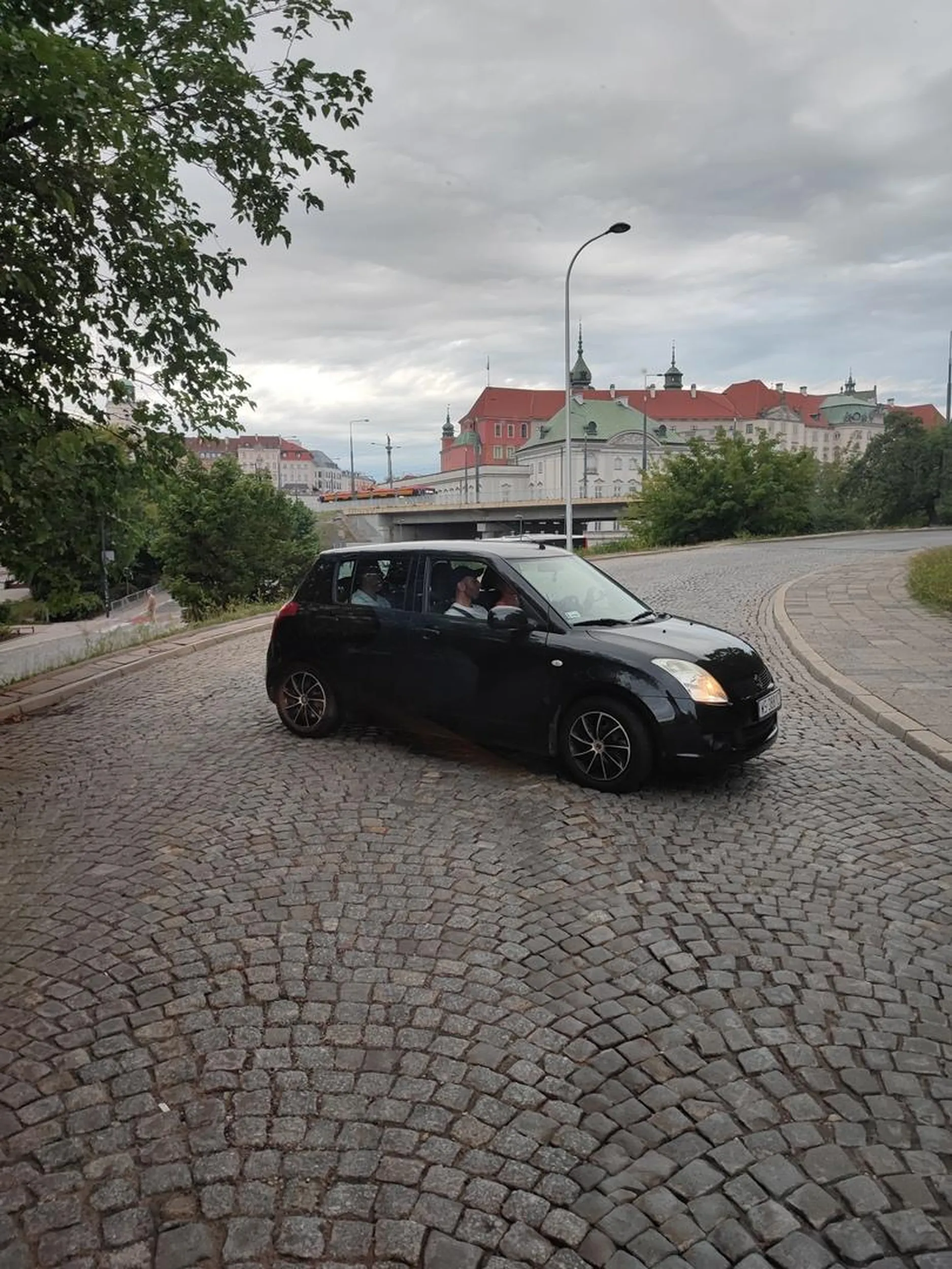 - na nowym zjeździe robimy zawracanie - zawracanie? - no, takie trudne? matko jedyna matko jedyna, nie no idziesz do domu