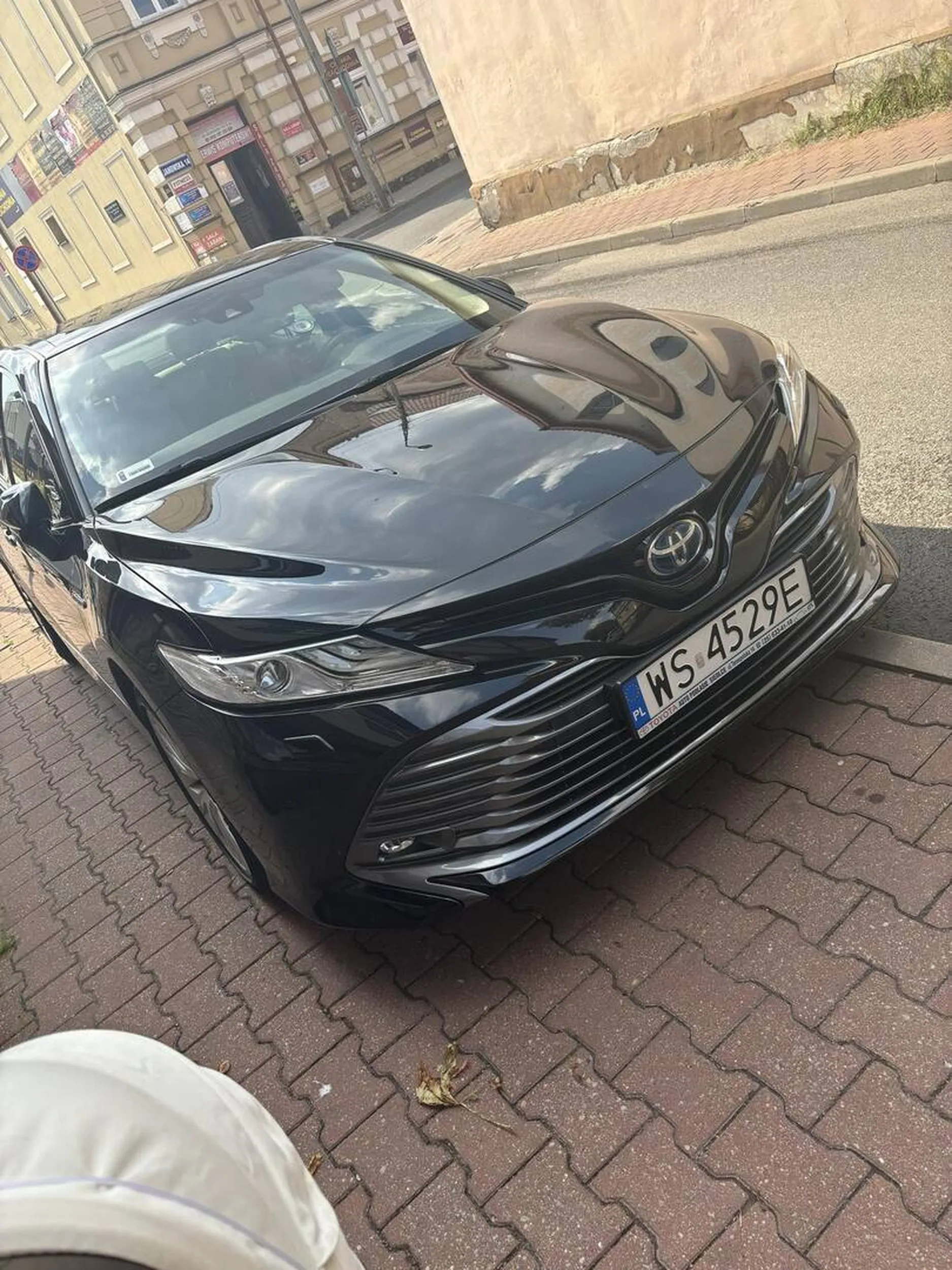 Skoro według tego pana półtora metra to te kilkadziesiąt centymetrów, które zostawił na wózek z dzieckiem - nie ma zdziwienia, że jego żona myśli, że te 18 cm to takie prawdziwe xD