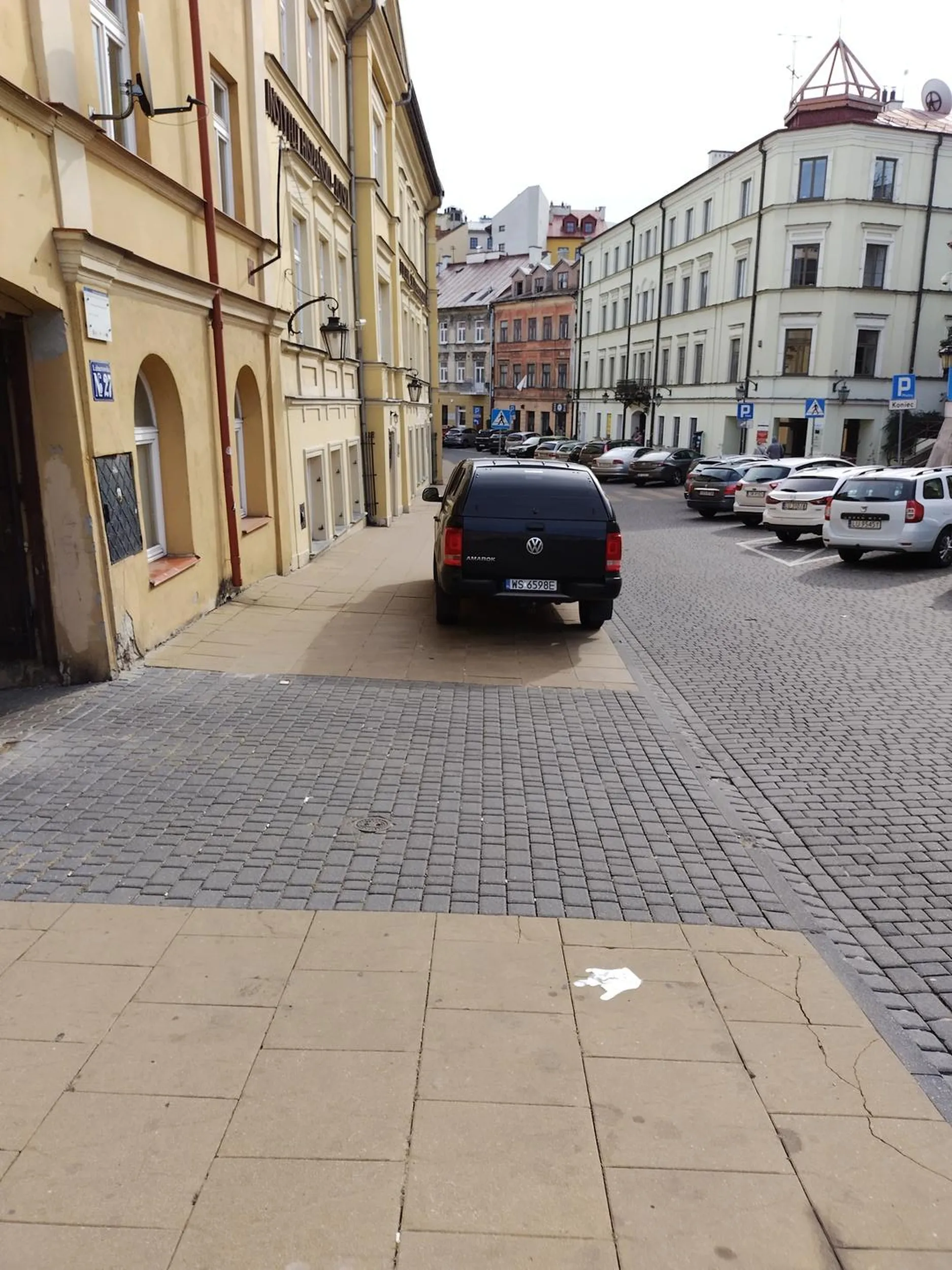 A dziś ten bura zawitał do Lublina i zaparkował na zakazie.