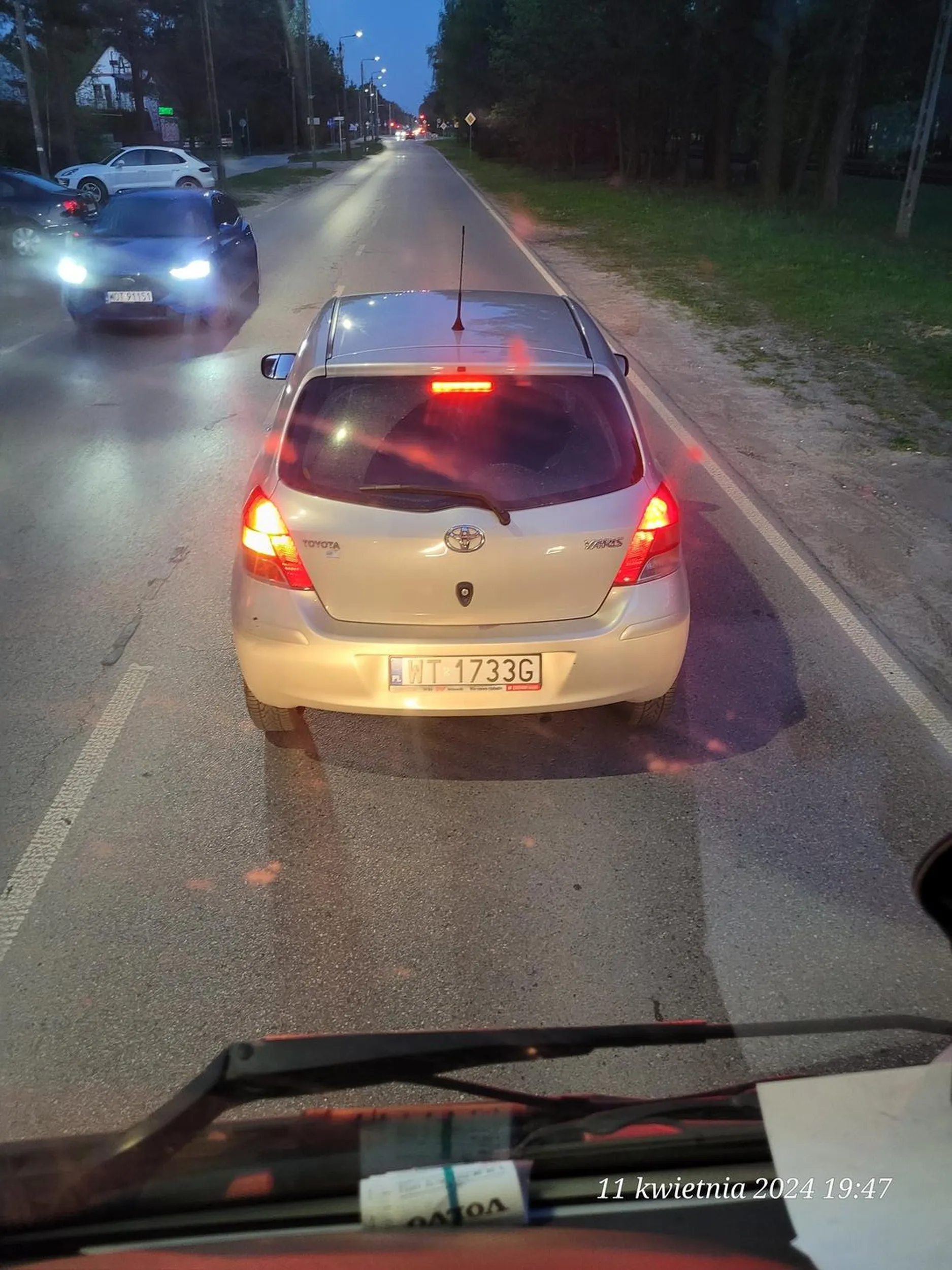 Wyprzedzanie na pasach, wyprzedzanie na trzeciego.