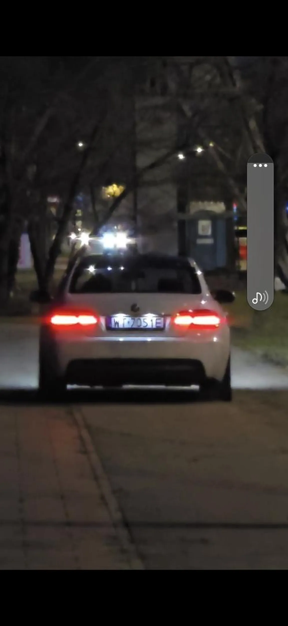 Na ul.szpotanskiego Wawer dn. 20.12 około godz. 16:05 Pani (blond) jechała po chodniku i ścieżce rowerowej z prędkością ok. 60km/h jak wariatka by ominąć tym samym remontbdrogi