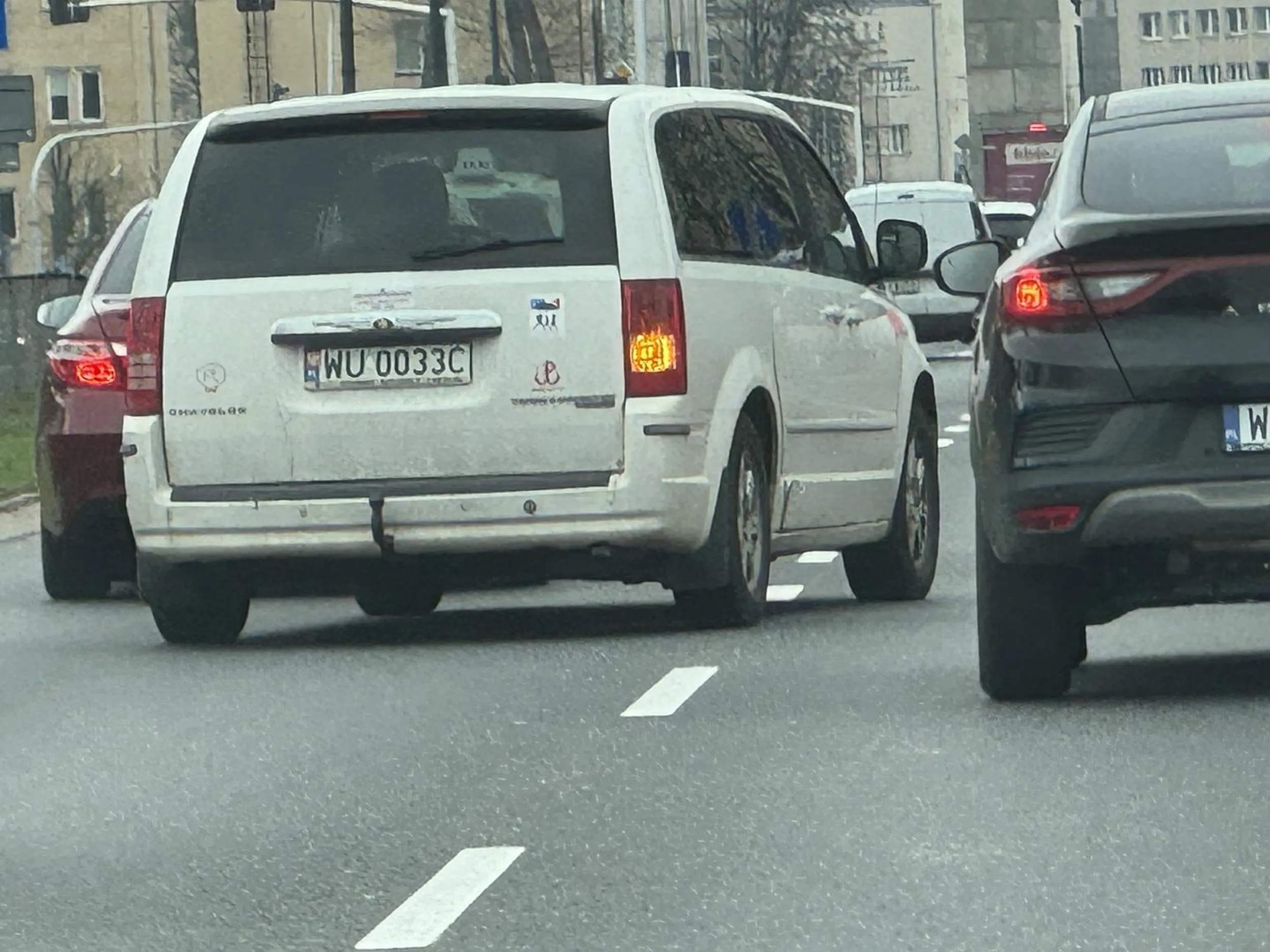 Następnym razem za zajeżdżanie drogi będziesz dziadku zbierał zęby.
