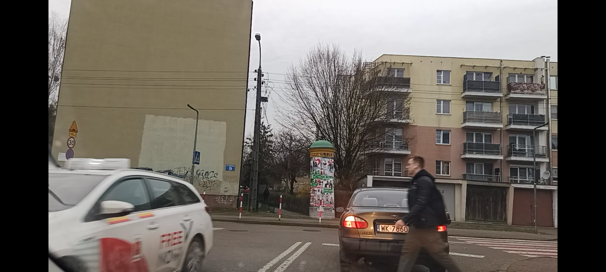 Taryfiarz pirat drogowy nie ustąpił pierwszeństwa pieszemu na przejściu. Mógł go zabić.