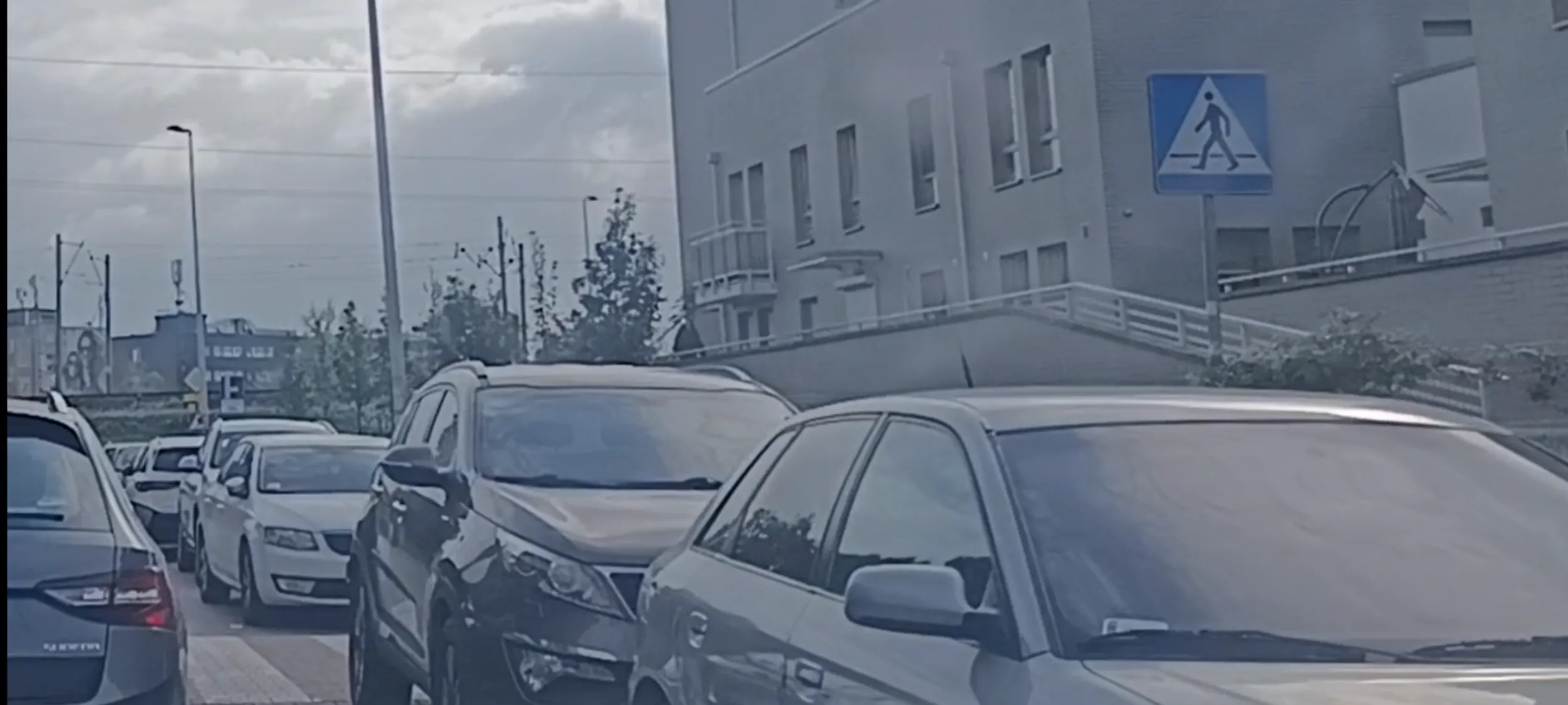 Niedozwolone Pato Parkowanie przy przejściu dla pieszych