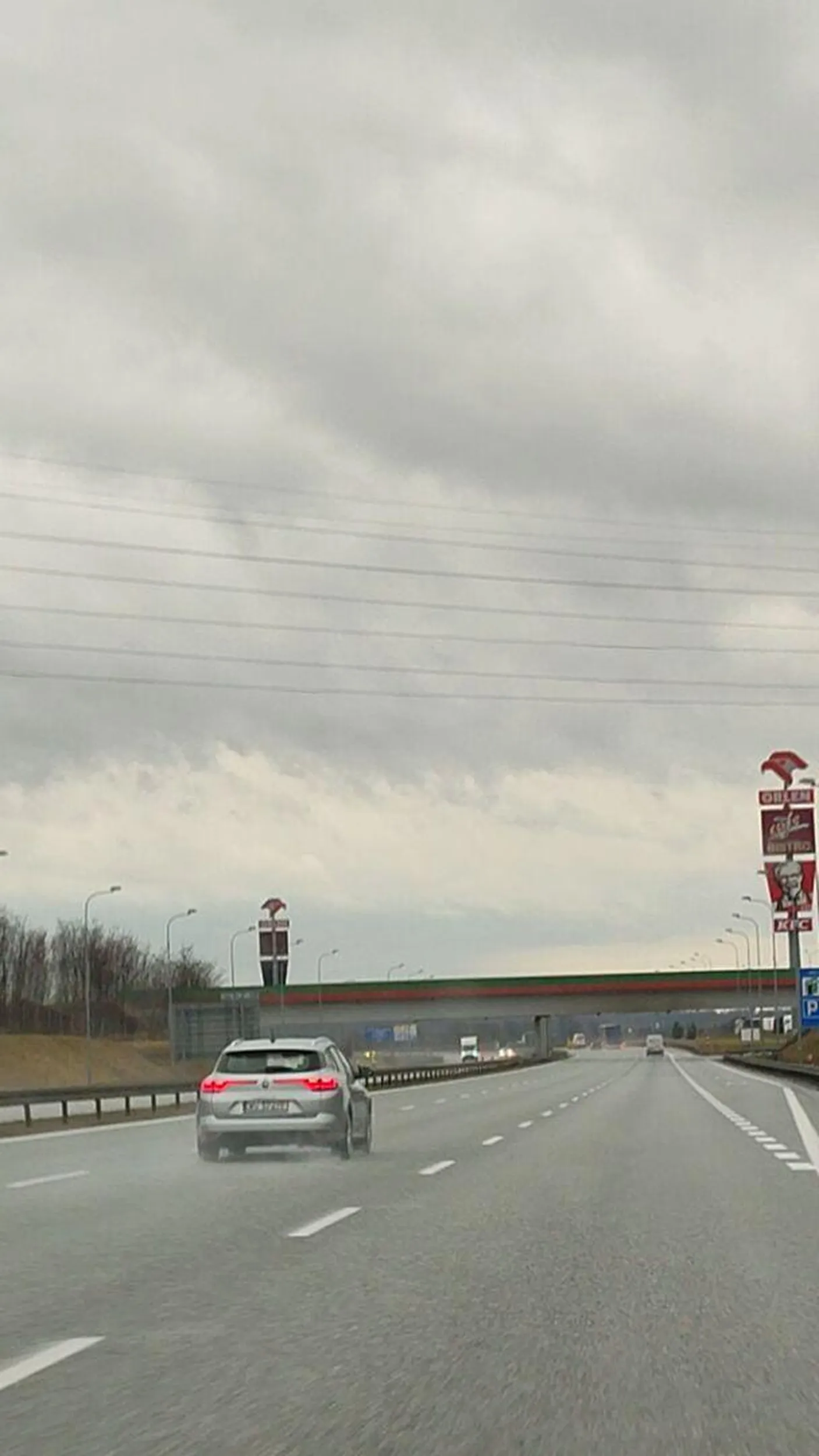 Król środkowego pasa, nic nie jedzie koło niego albo przed nim a i tak leci środkiem