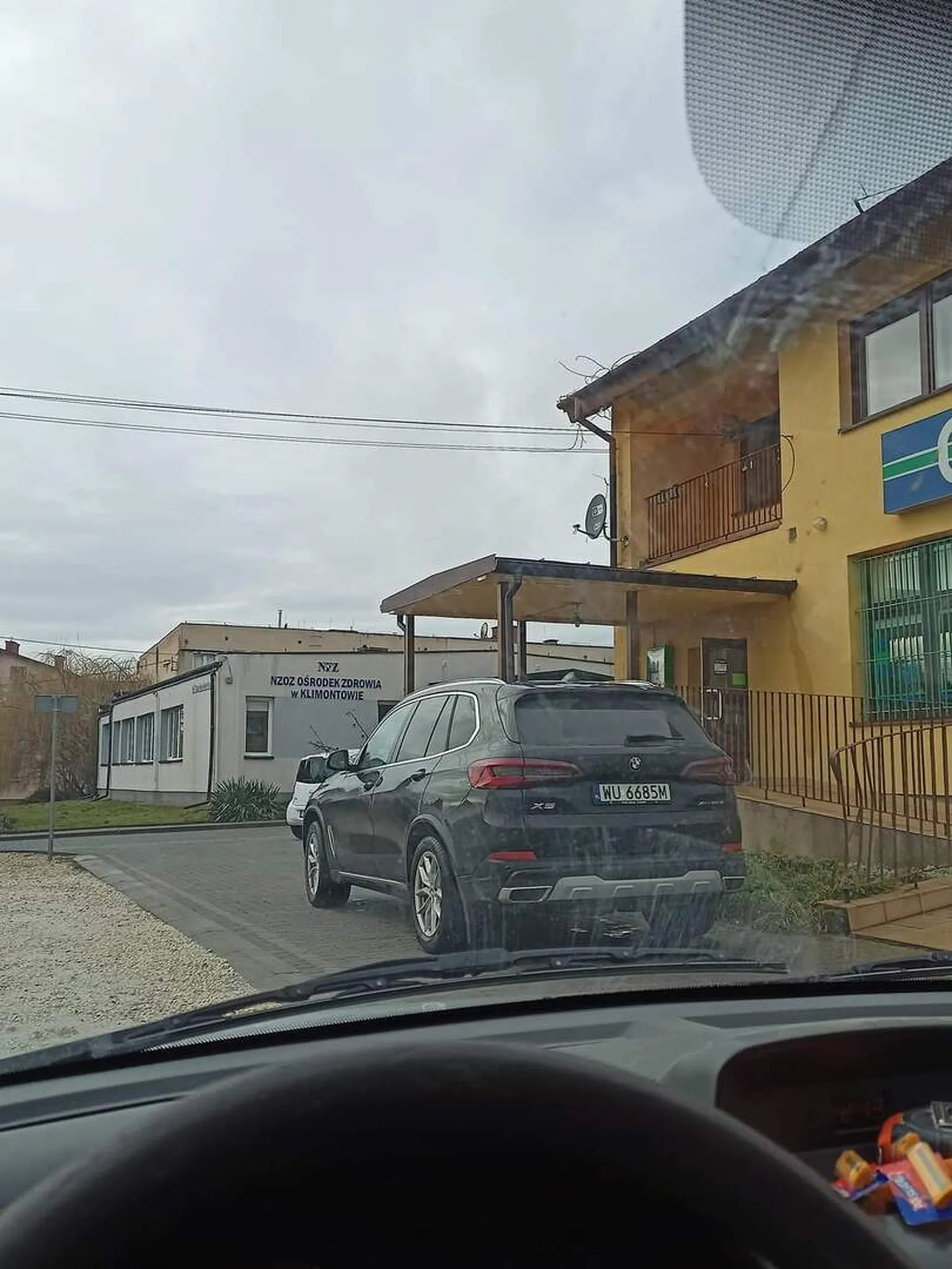 Bmw jest Mózgu brak Na jezdni parkuje