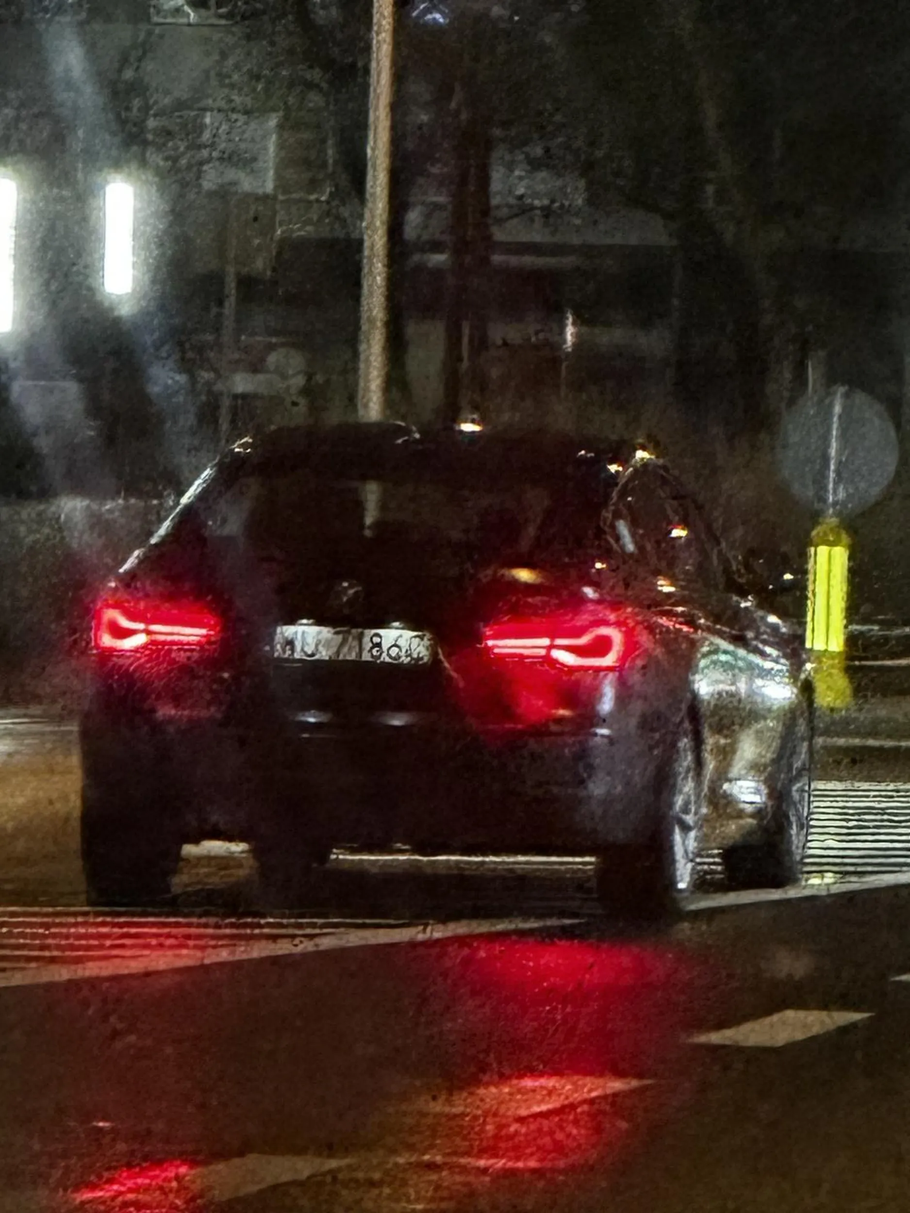 Stoją bez koguta na strefie wyłączonej z ruchu i polują na kierowców wyjeżdżających pod zakaz. Nie prowadzą interwencji więc dlaczego nie stosują się do przepisów?