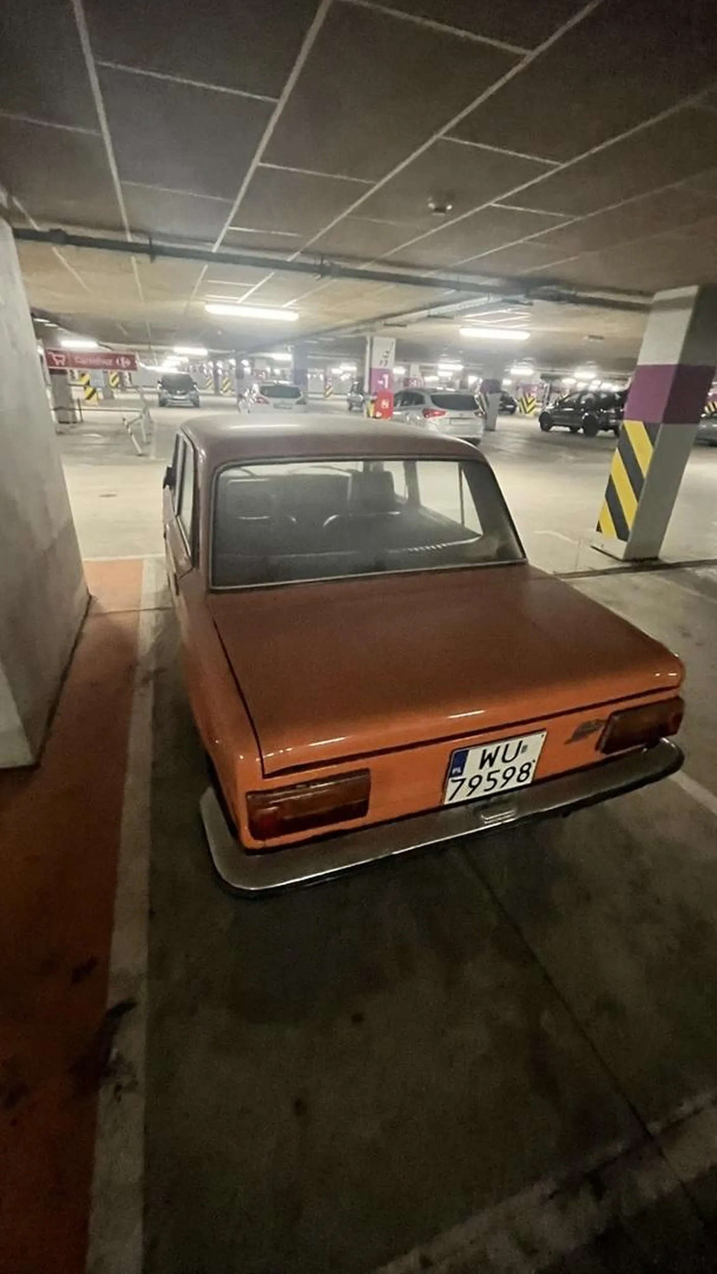 Fajny Duży Fiat tylko trochę zapuszczony :-(