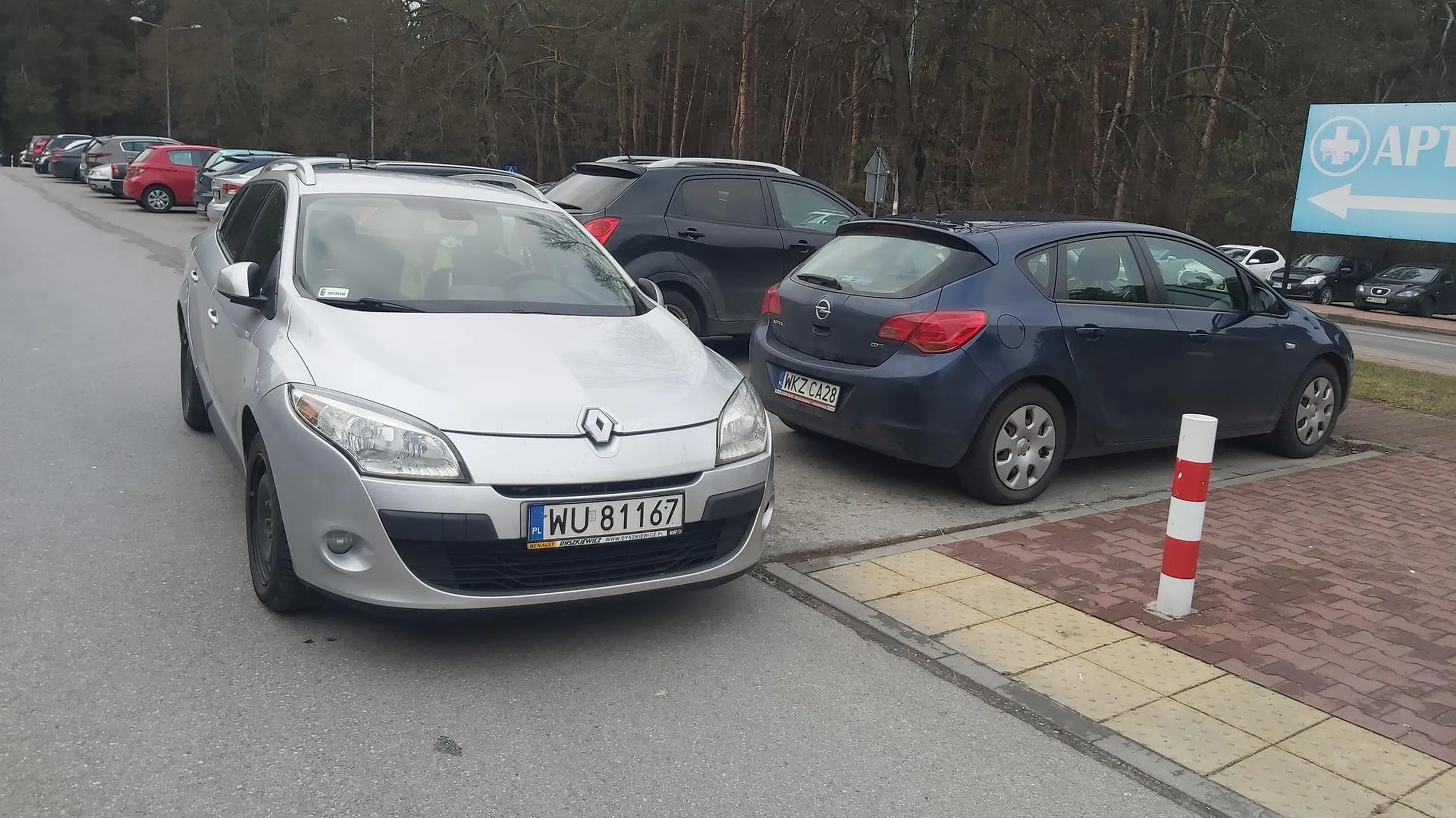 Następnym razem zostaw chociaż numer kontaktowy za szybą.