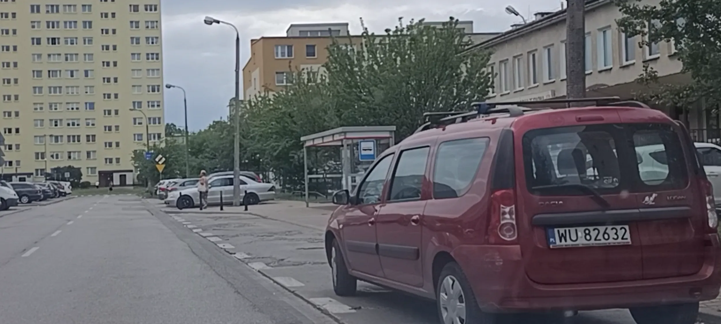 Tu nie wolno parkować, bo tu jest zatoka przystanku autobusowego!