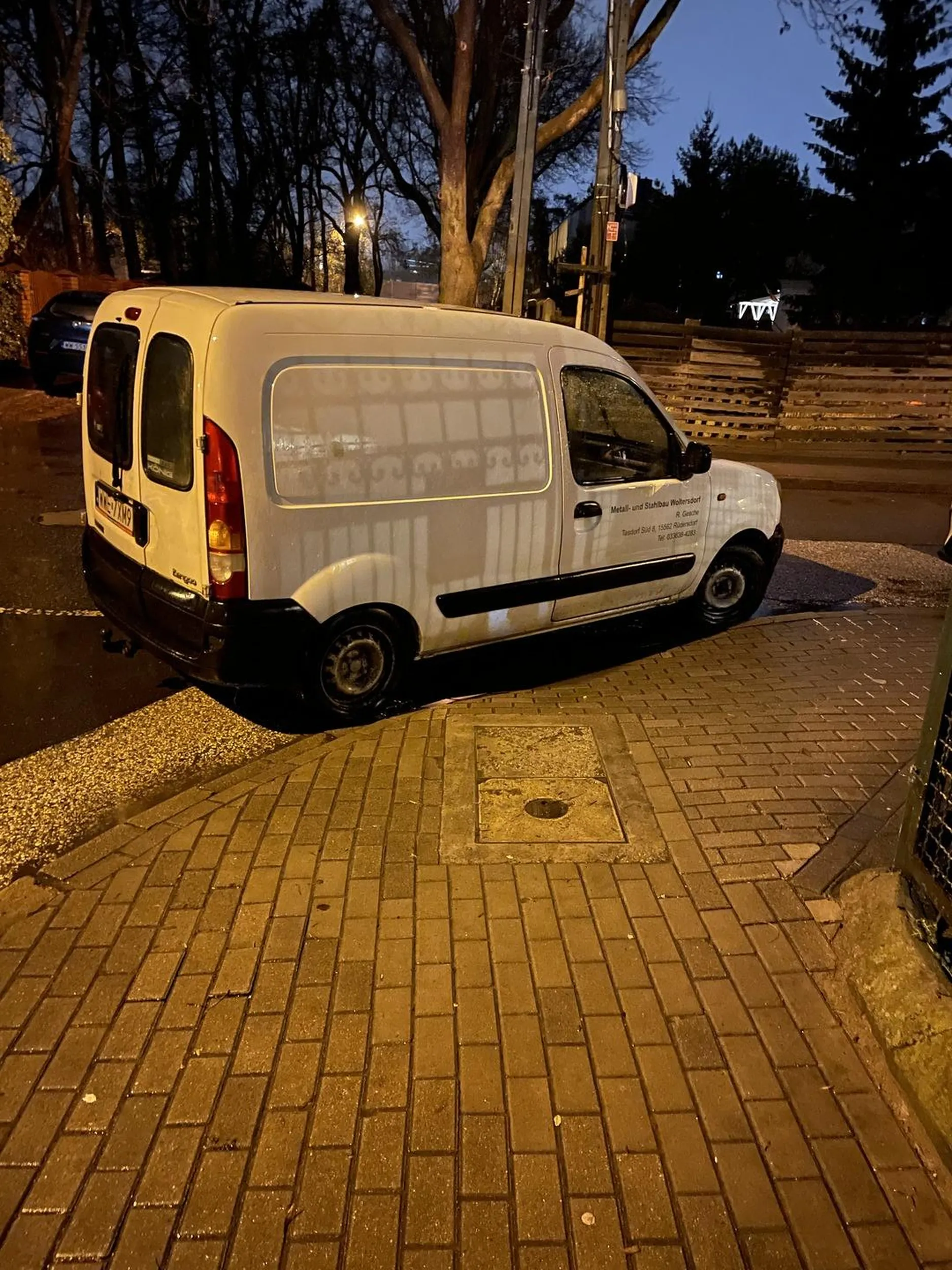 Parkowanie przy skrzyżowaniu Śląska/Składowa