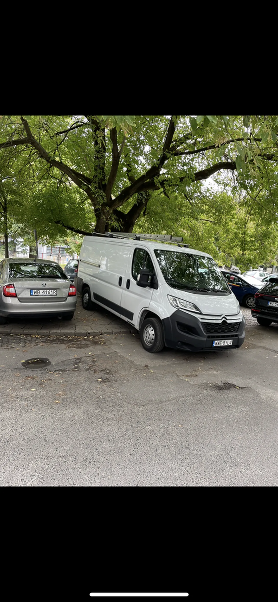 No jak można zaparkować w taki sposób? Ręce czasami opadają.