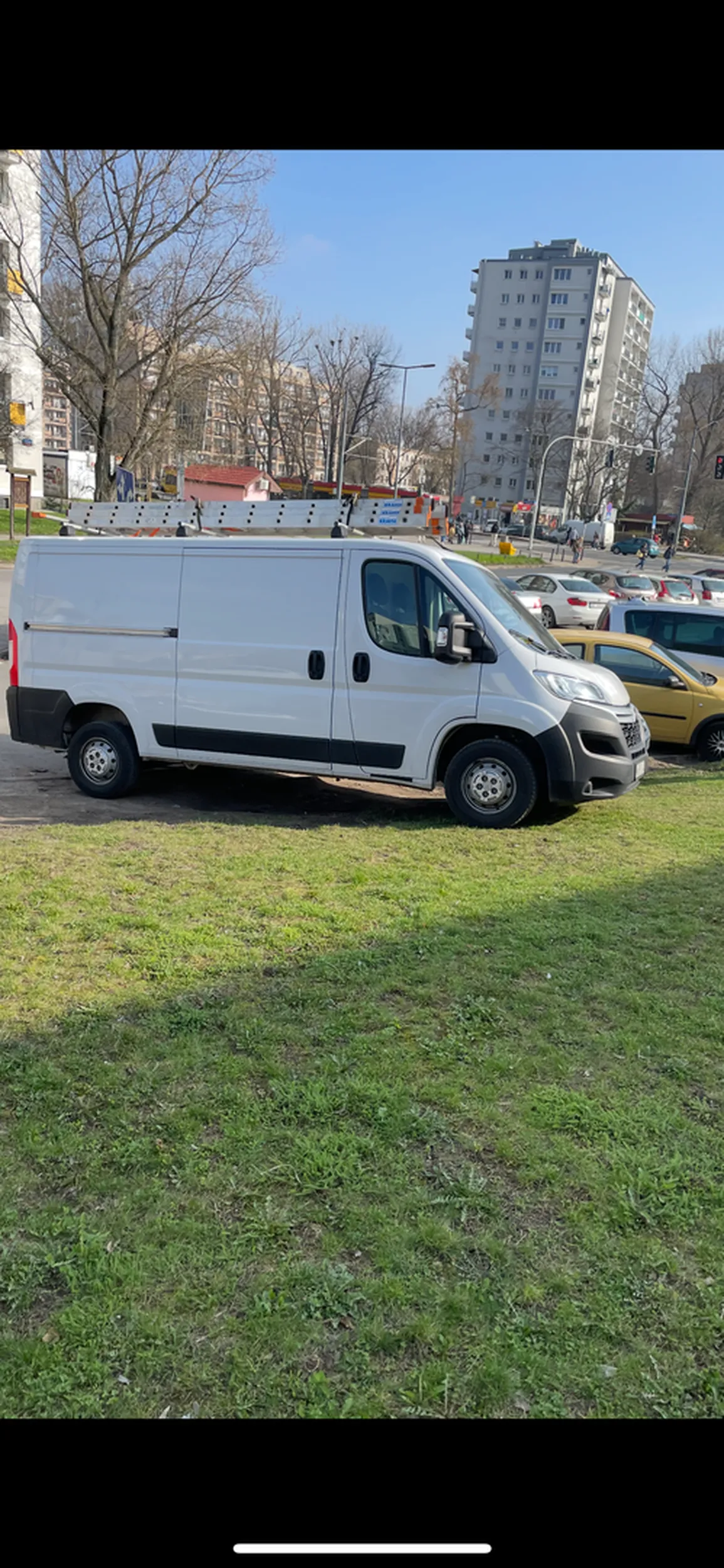 Jak na Jumpera przystało, ktoś tu lubi SKAKAĆ po miejskich trawnikach, nie pozdrawiam.