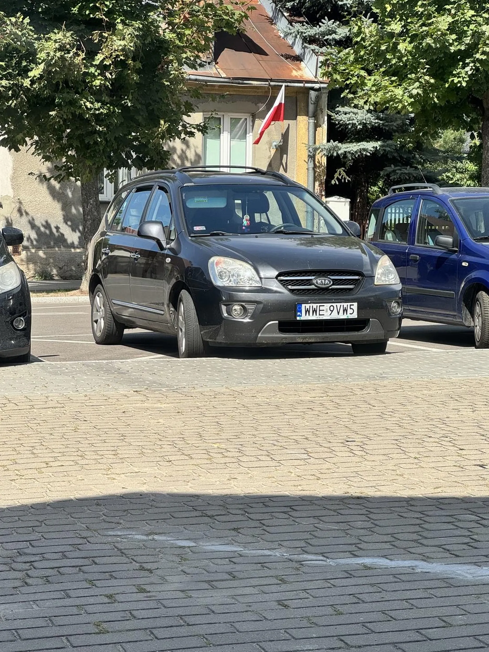 imbecyl parkuje na kopercie