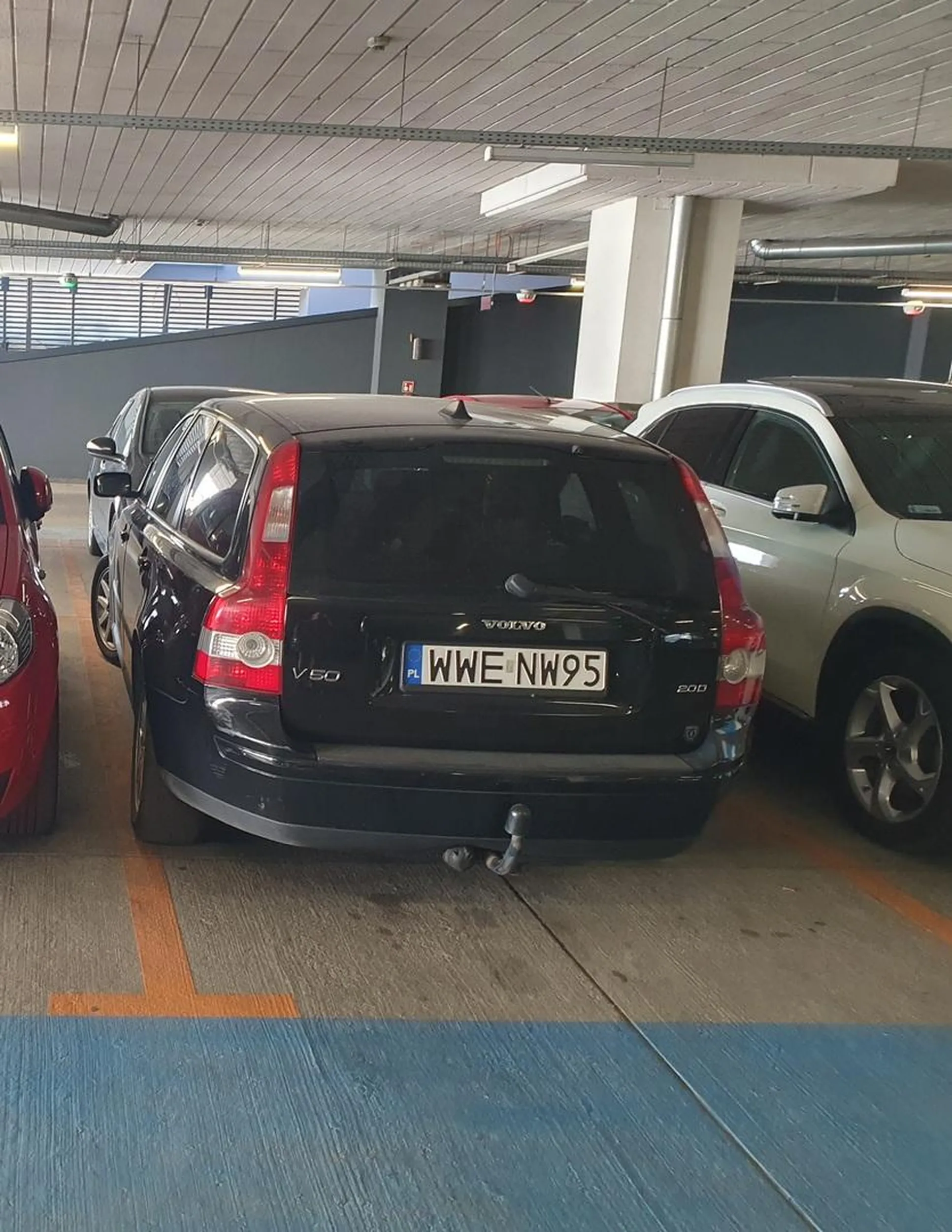 Tak to sobie parkuj w oborze z której przyjechałeś a nie na parkingu w galerii