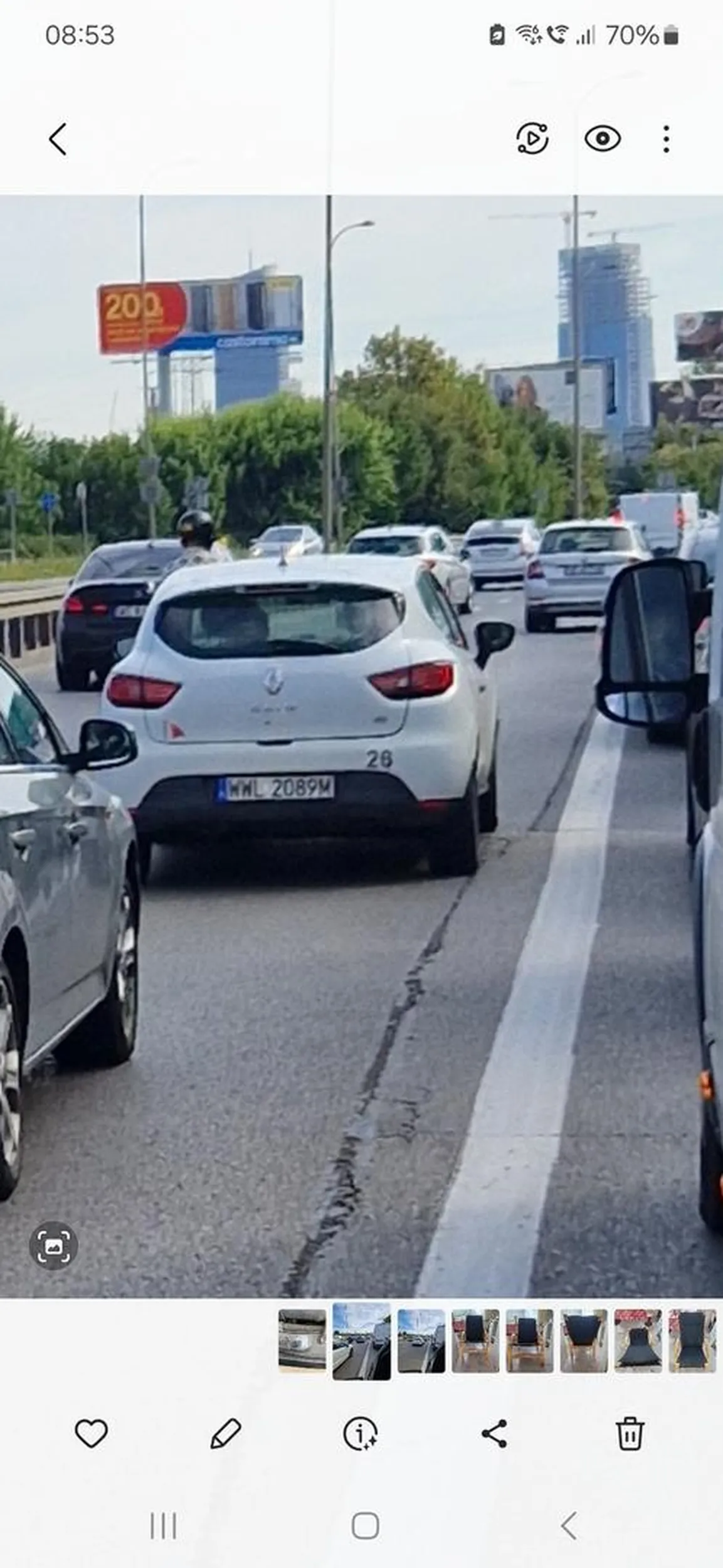 Kierowca przedstawiciel wszędzie się wciska na siłę na ciągłej lini