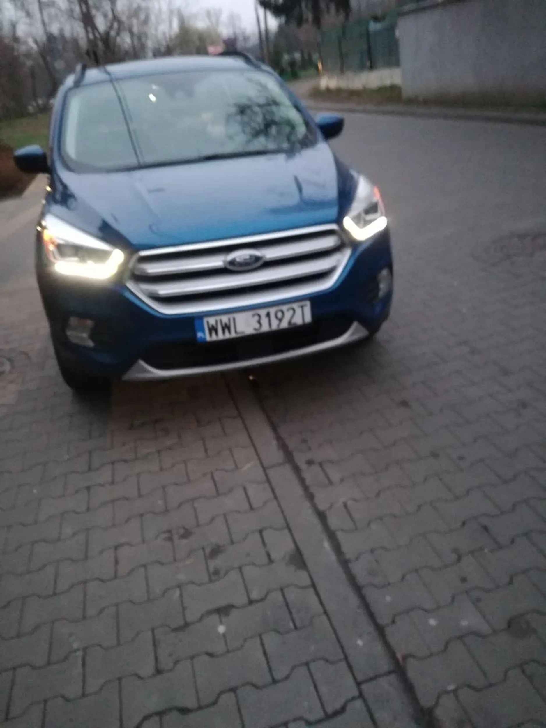 Transik parkuje na zakazie nie zostawiając 160cm do przejścia. Jeszcze on czy ona bo ciężko stwierdzić się pruje.