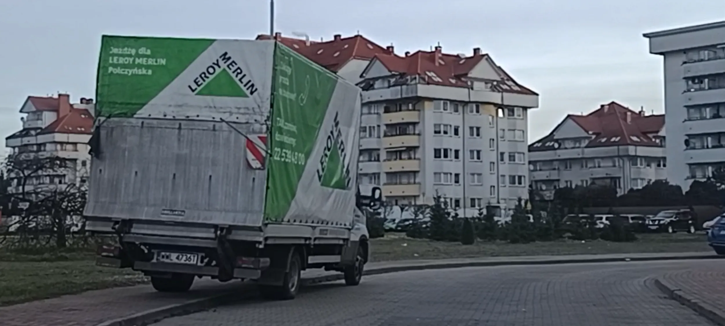 Parkowanie na ulicy i na chodniku w miejscu zakazu zatrzymywania się i postoju B-36