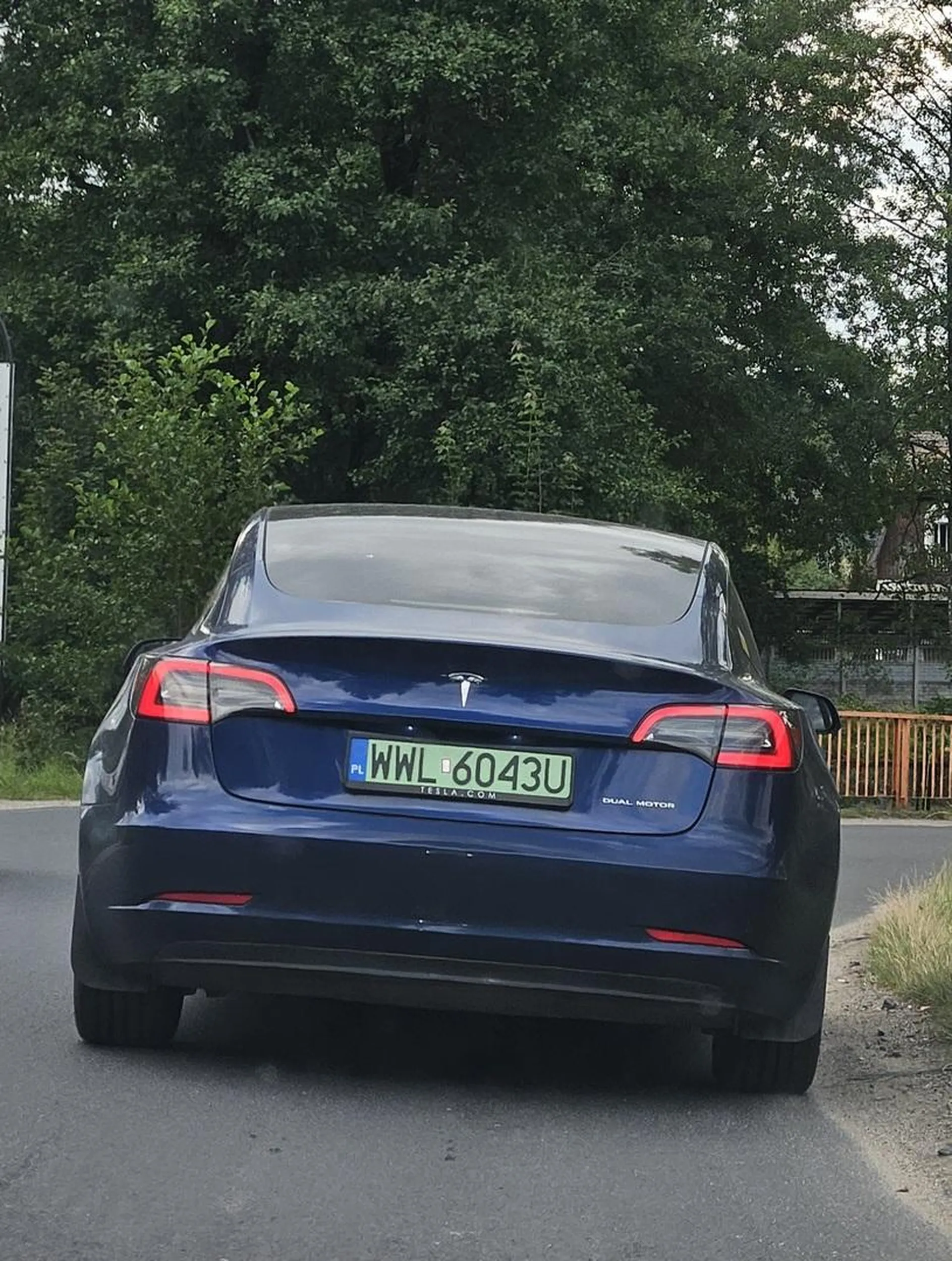 Jedzie jak p***a i hamuje co zakręt do 10ciu