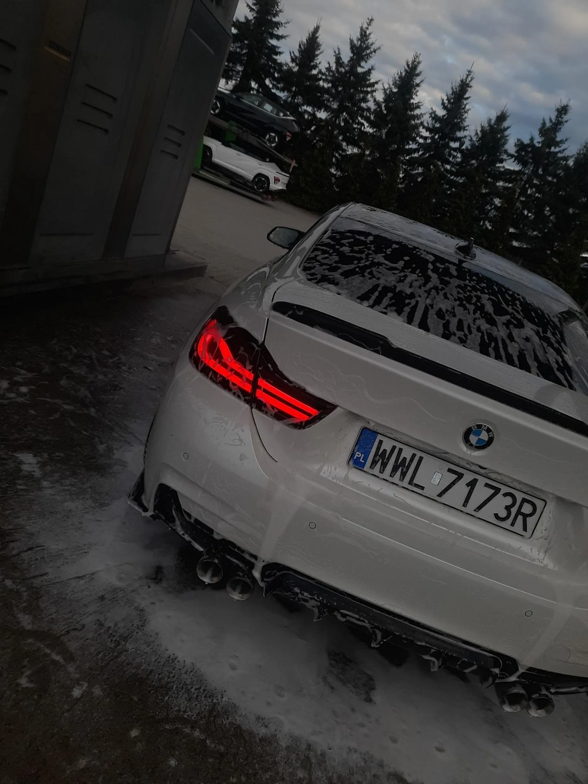 Ogl spoko ziomek nie raz widzialem jak stoi na deskach na krzywym podłożu w garażu przy doklejaniu dokładek