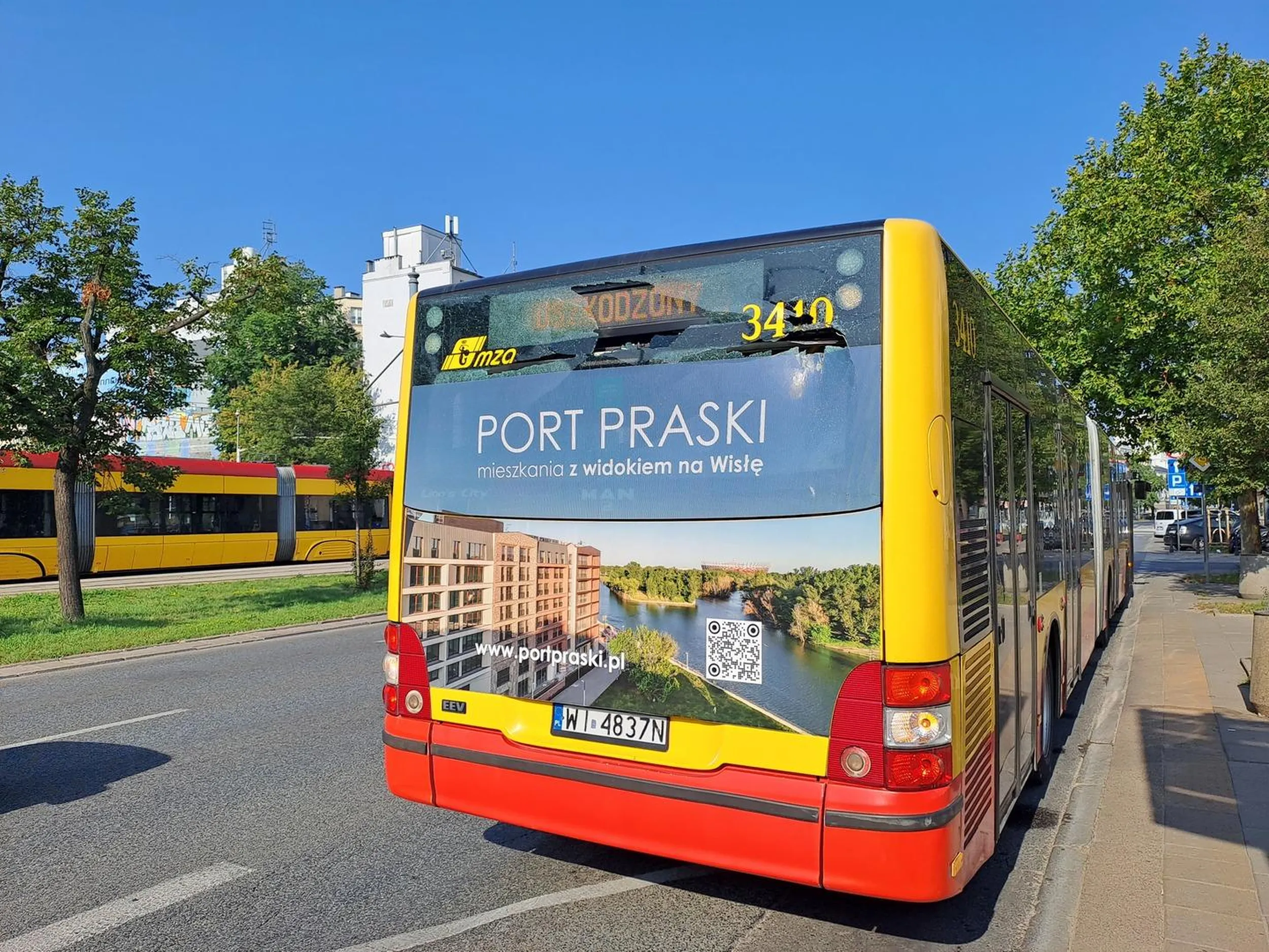 Kretyn który nie zna jazdy na suwak. Wciska się na drugiego tuż przed jadący autobus, po czym hamuje do zera. Doprowadził do kolizji dwóch autobusów, bo następny nie wyhamował po czym odjechał.