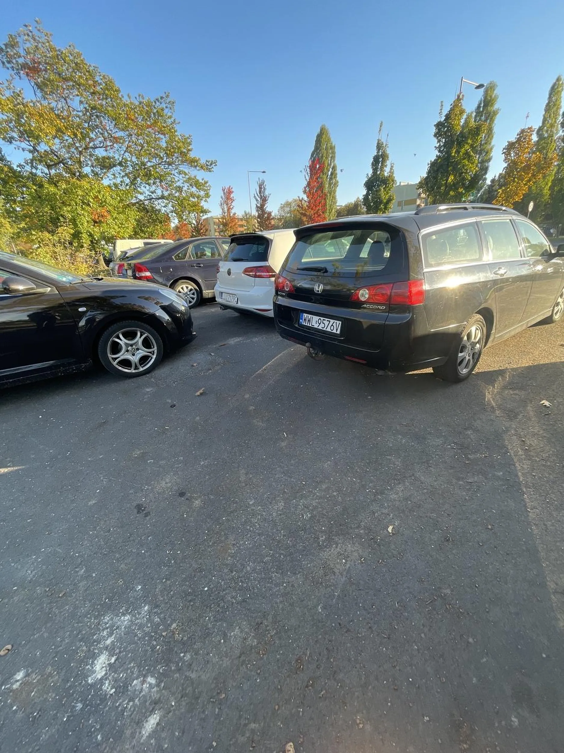 Zastawia bramę wojskową oraz inne pojazdy