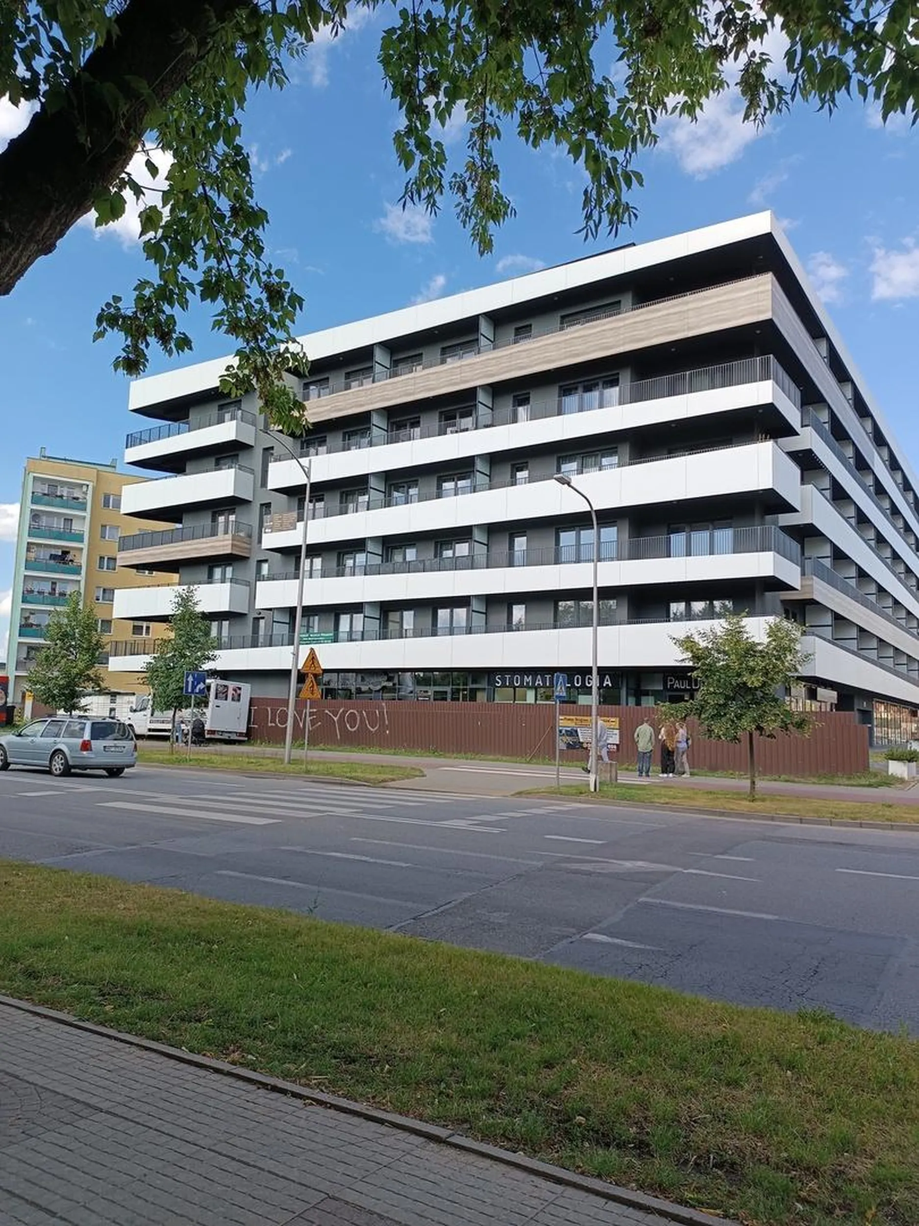 dzisiaj jestem wspomnieniem echem potrącił mi babcie pod nowymi blokami