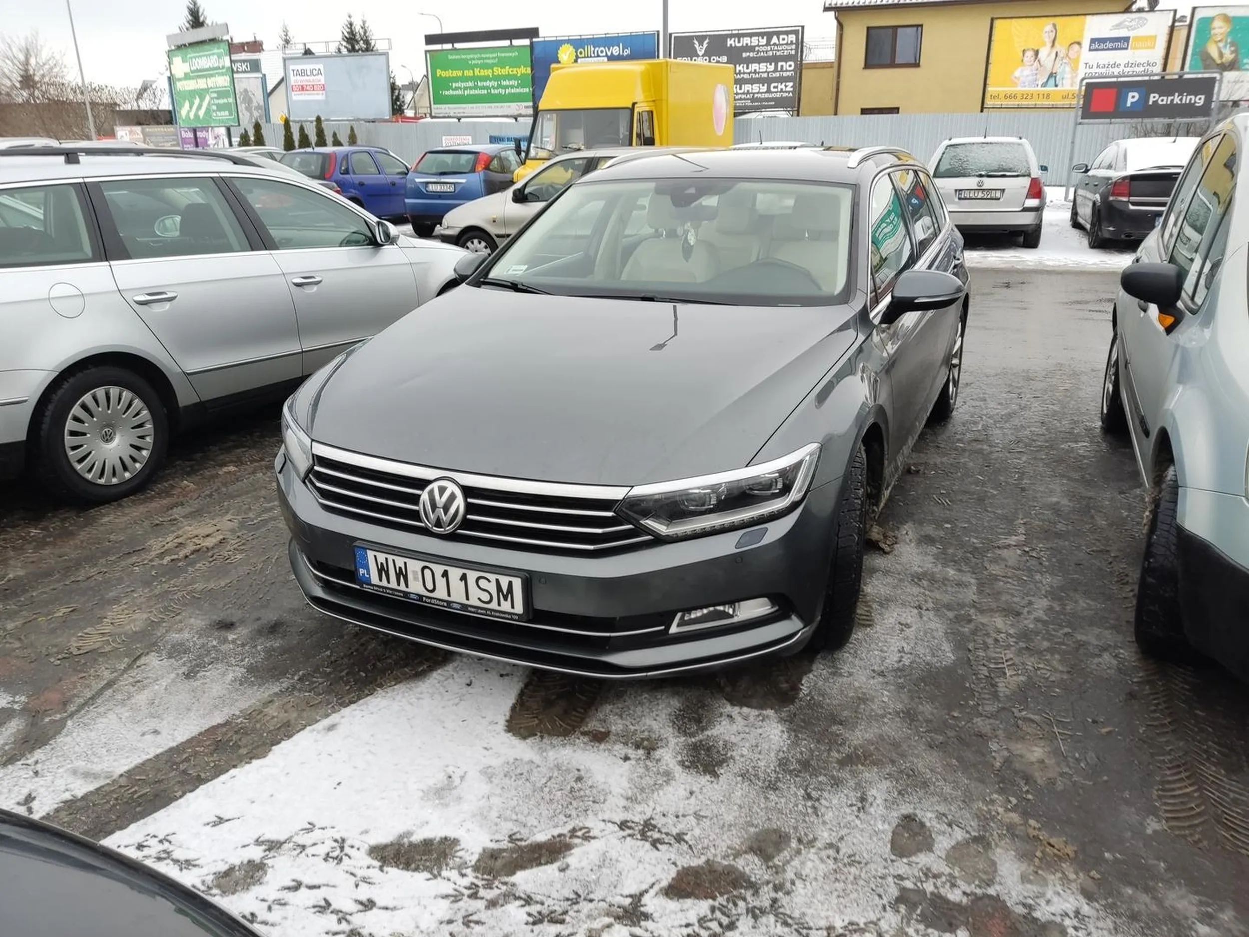 Uwaga na tą kobietę potrąca ludzi na pasach pod Kauflandem po zwróceniu uwagi awanturuje się  że  chu-a jej zrobią bo ma męża policjanta