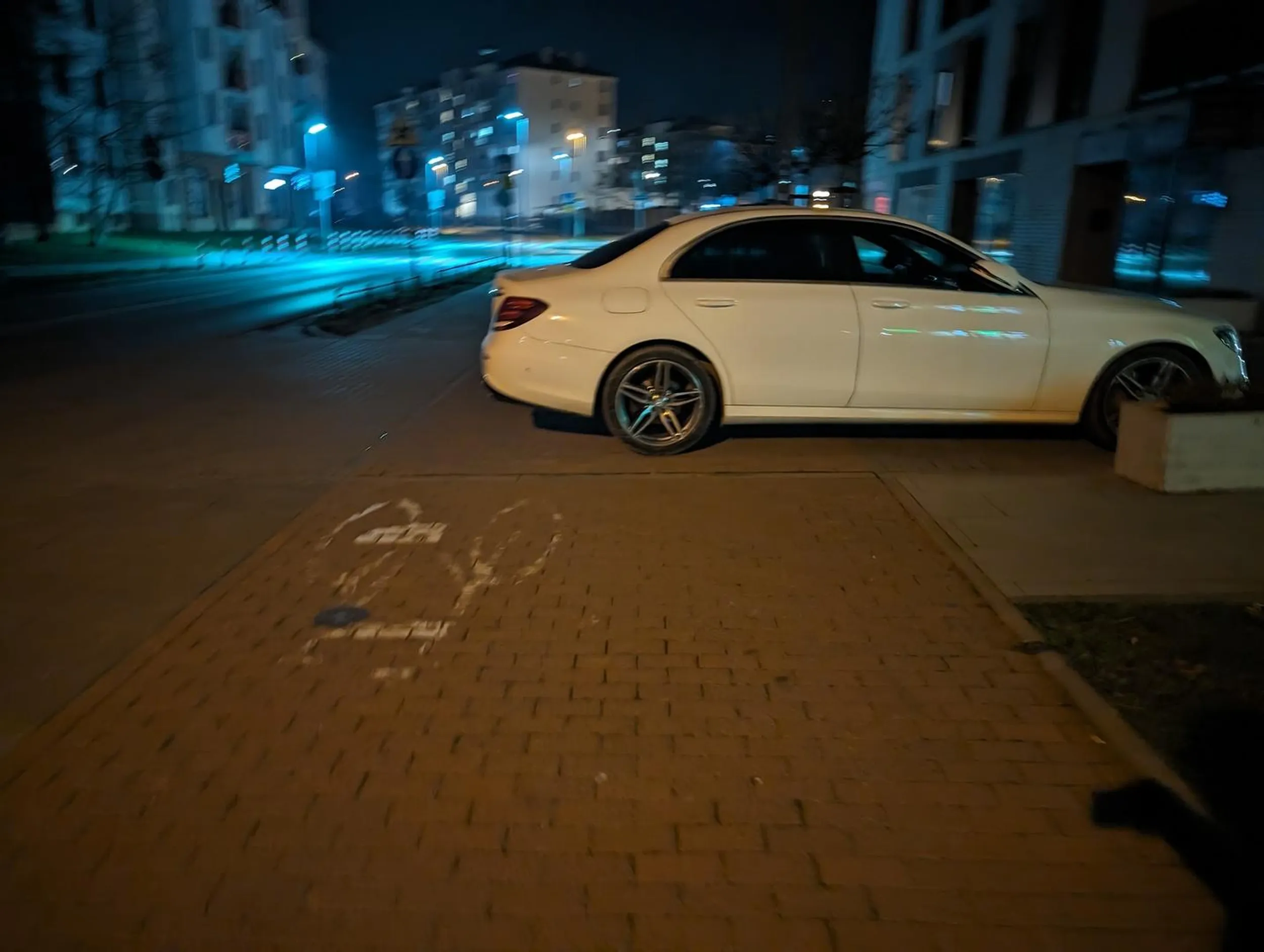 Tutaj na drodze rowerowej