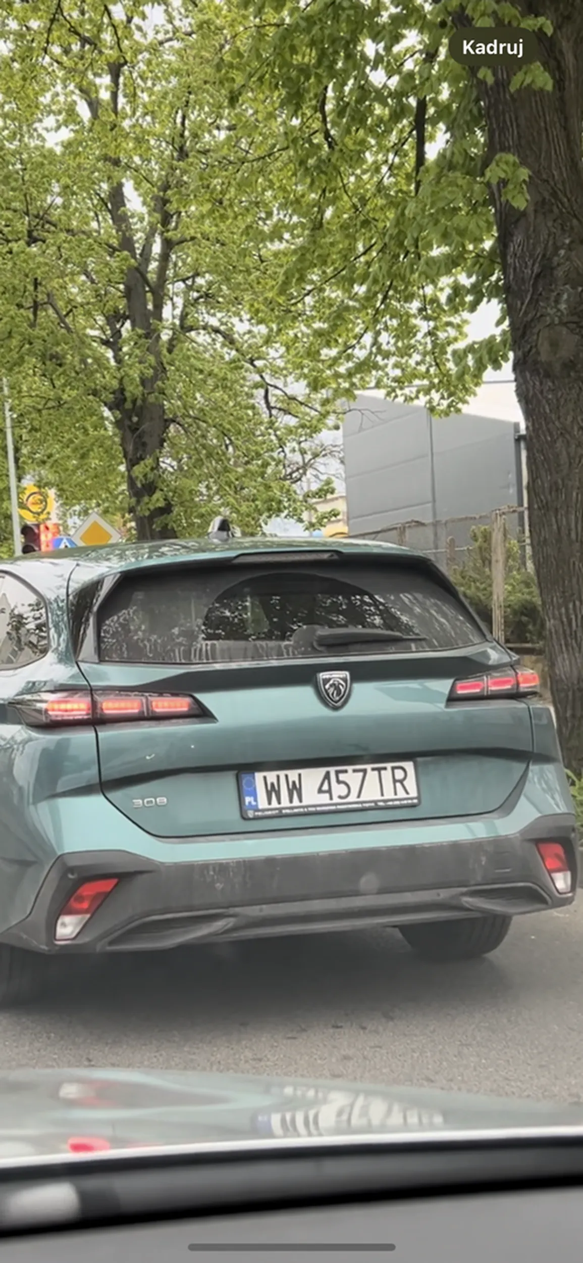 Chłop jechał w terenie zabudowanym ponad 100 i wyprzedzał na czołówkę i miał pretensje że się prawie zabił XD