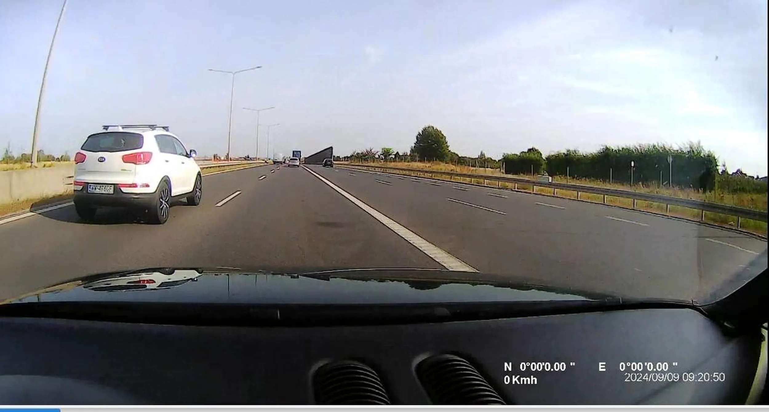 jak sytuacja się powtórzy to leci zawiadomienie na policja za blokowanie lewego pasa jazda lewym pasem i zagrożenie na drodze