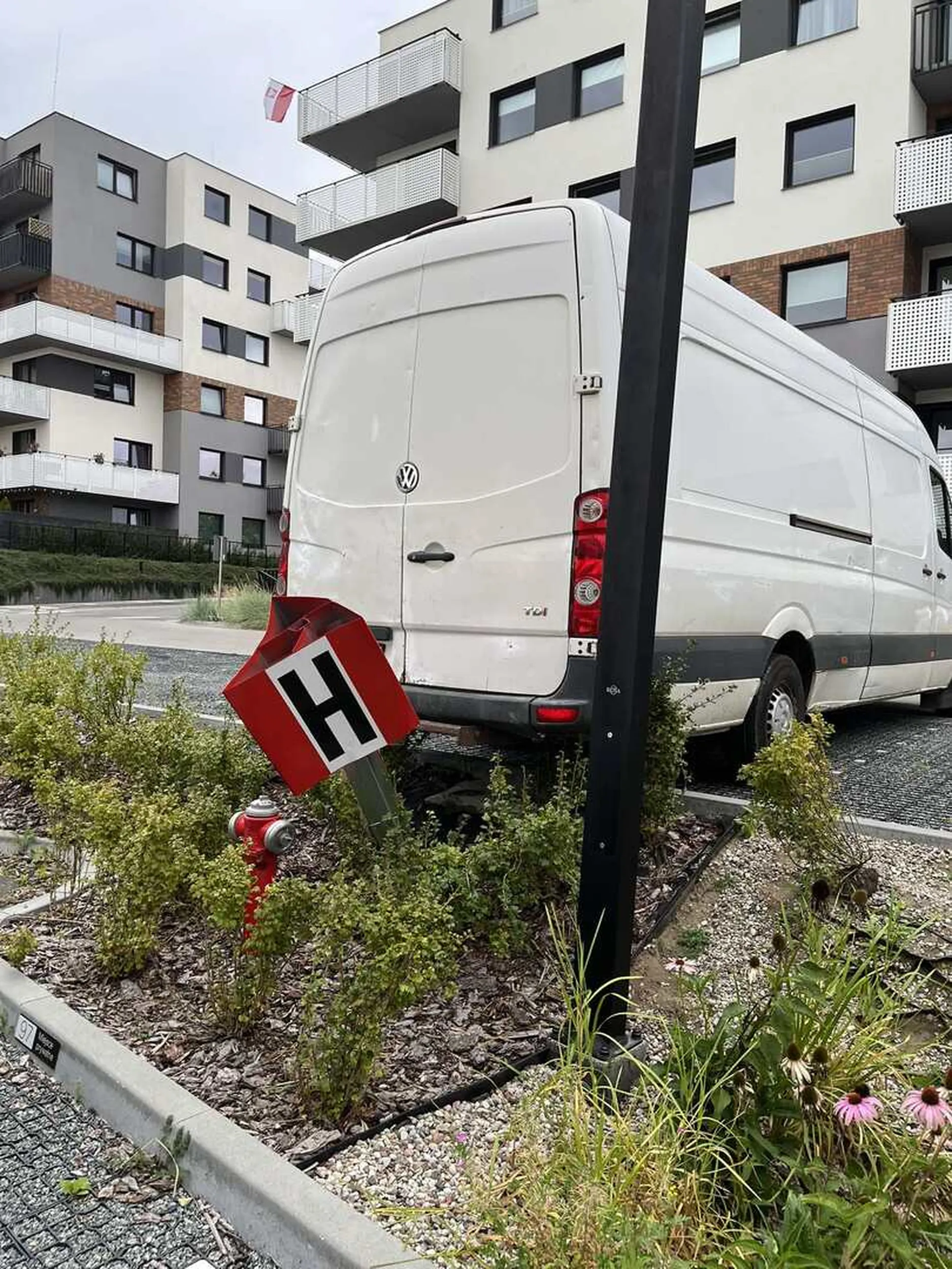 Jak remontuje Pan mieszkania tak jak parkuje to współczuje klientom