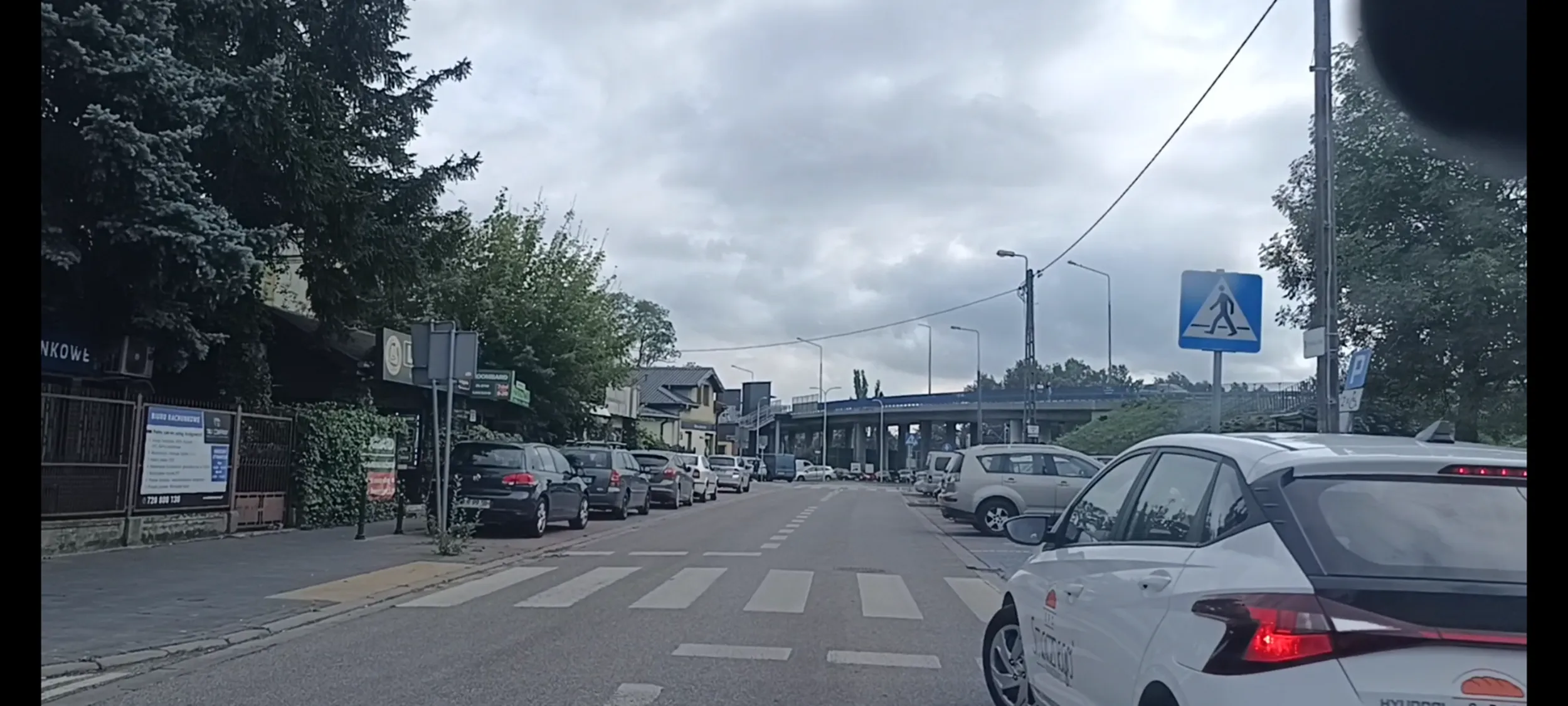 Paris parkuje jak ...UJ przed przejściem dla pieszych