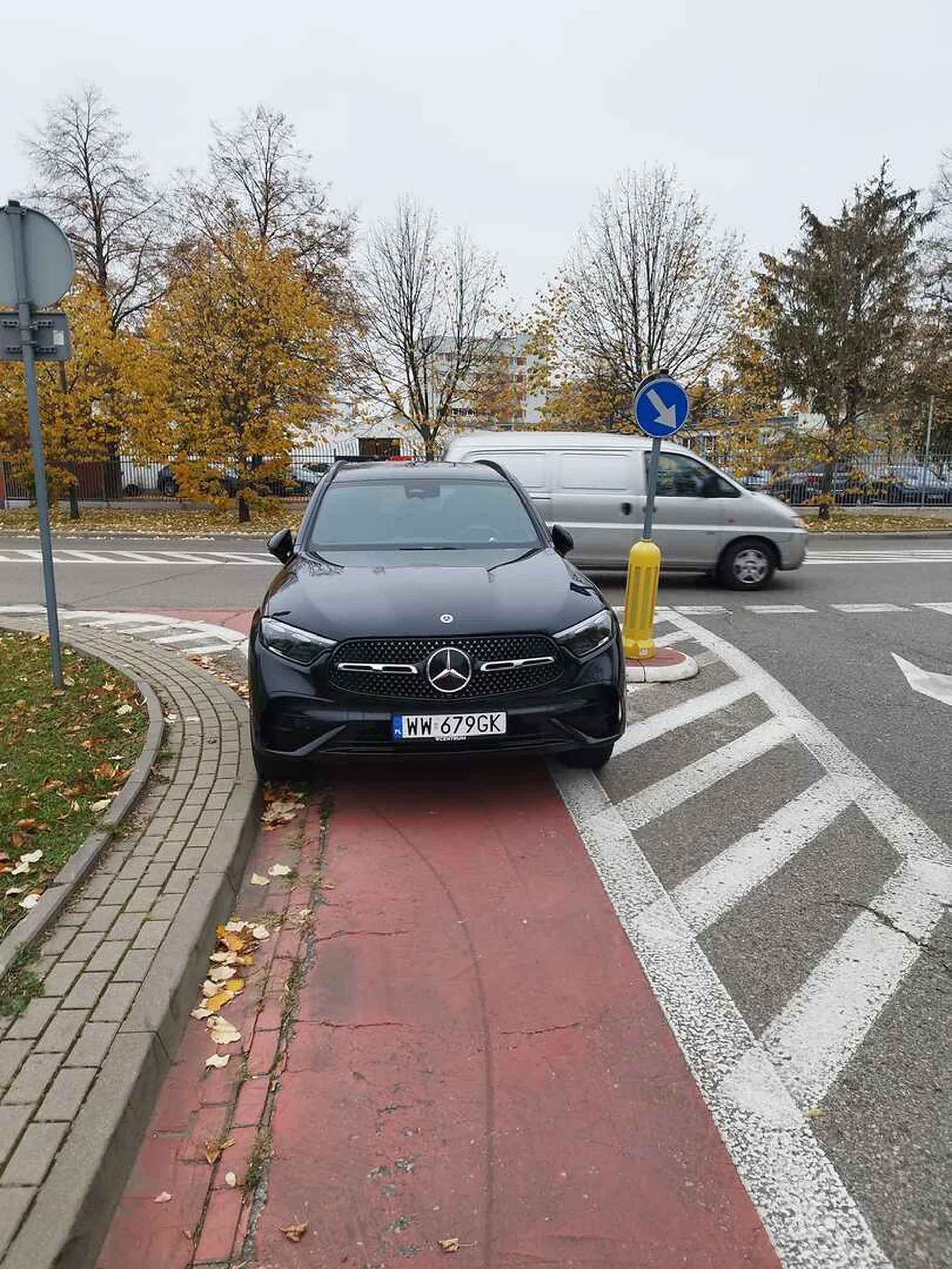 Ale dno umysłowe u tej karyny. Prowadzenie samochodu to nie jest cos dla ciebie, lame.