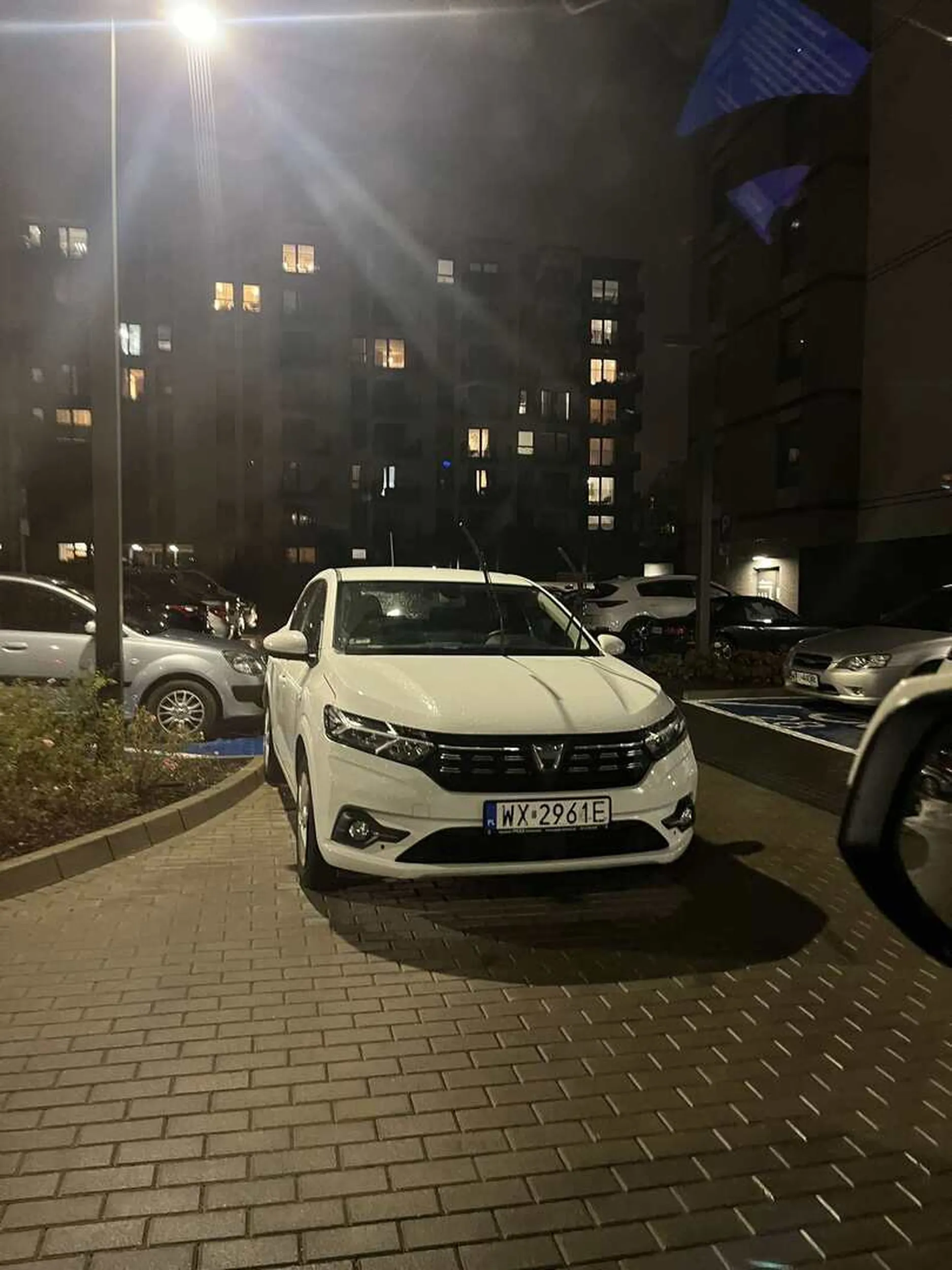 parkowanie na drodze przejazdowej, która jest tez pożarową!